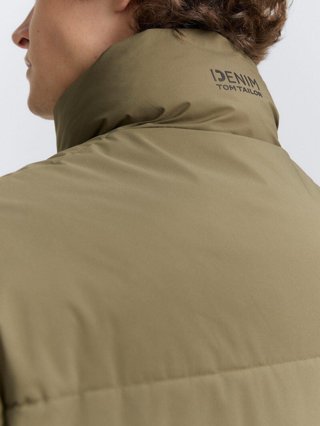 Lightweight Pufferjacke mit Stehkragen - jungle soil green - Detail-Model-Ansicht