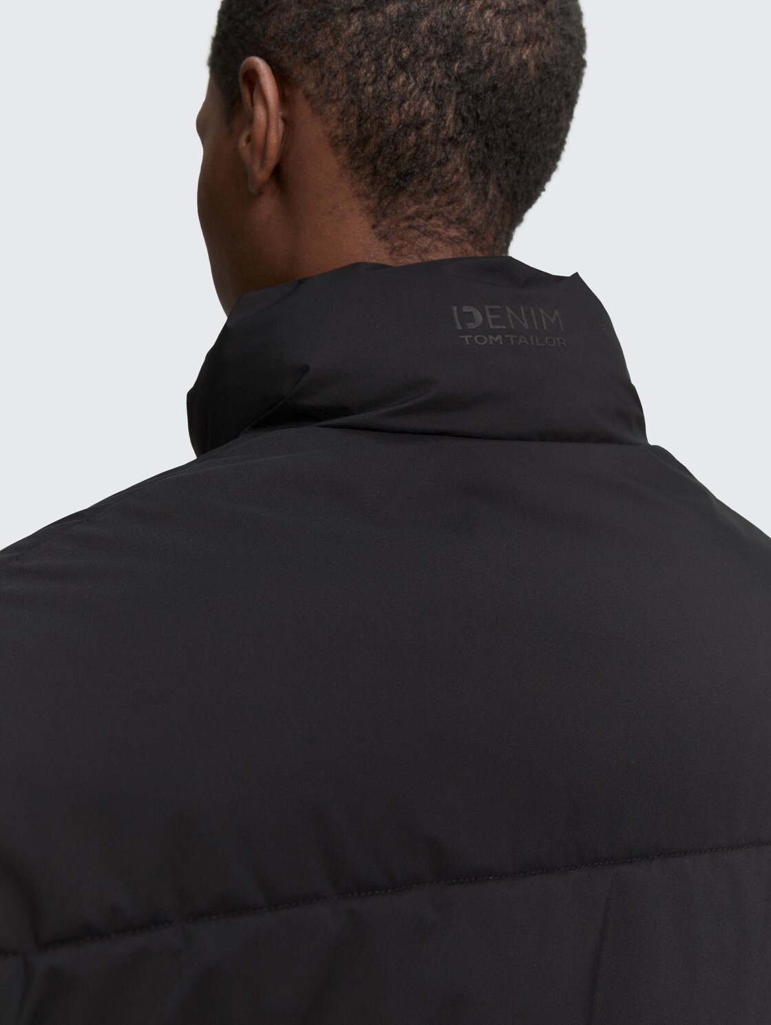 Lightweight Pufferjacke mit Stehkragen - Black - Detail-Model-Ansicht