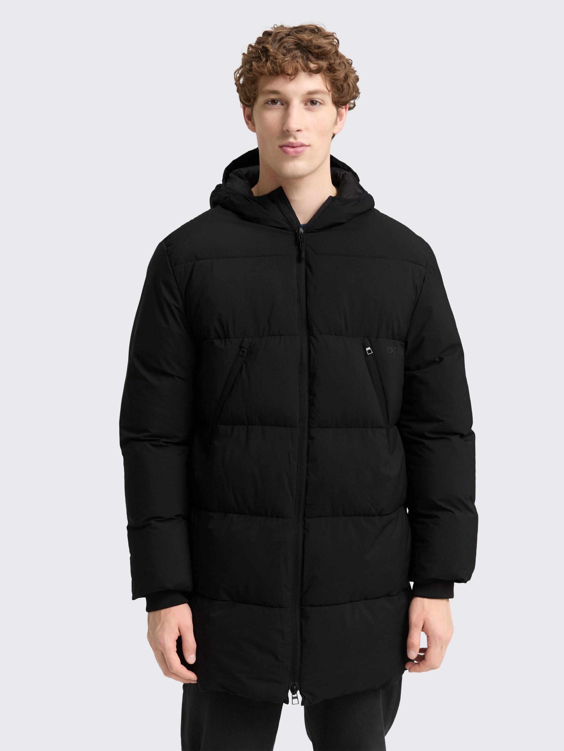 Puffer Parka mit Kapuze - Black - Model-Vorderansicht
