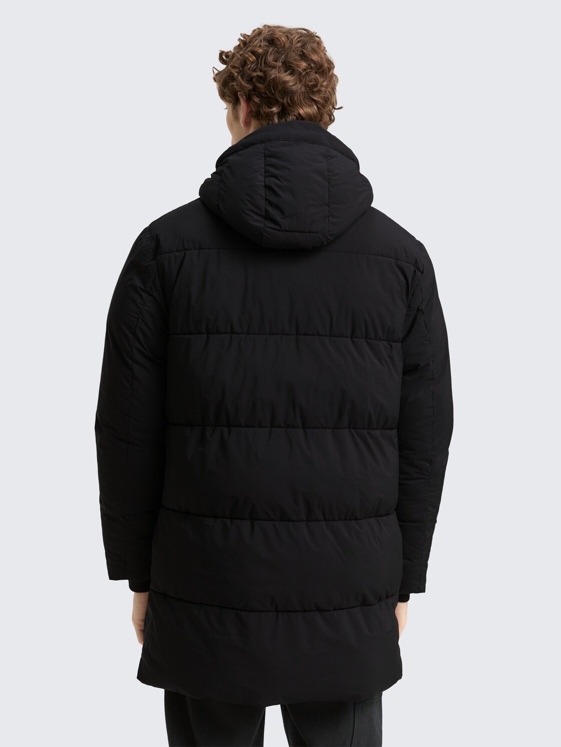 Puffer Parka mit Kapuze - Black - Model-Rückansicht