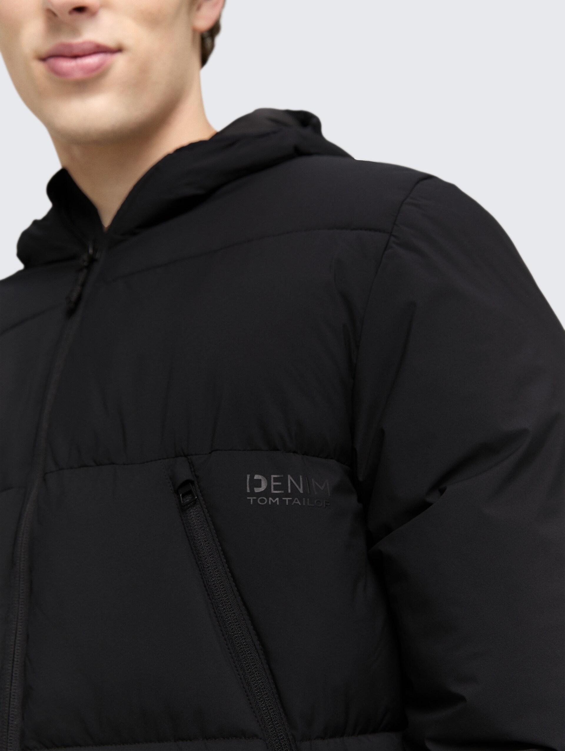 Puffer Parka mit Kapuze - Black - Detail-Model-Ansicht