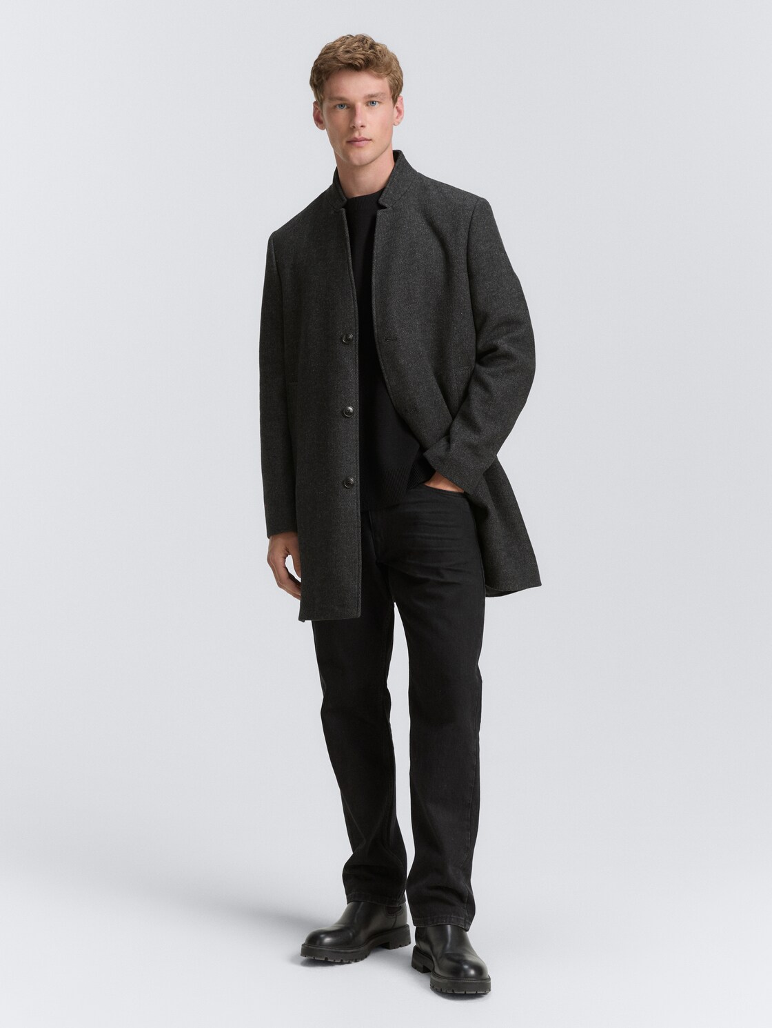 Wollmantel mit Stehkragen - grey big herringbone optic - seitliche Model-Ansicht