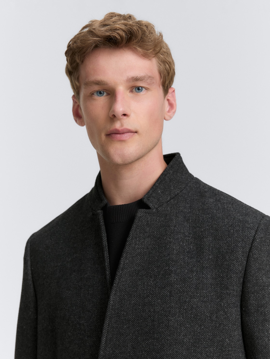 Wollmantel mit Stehkragen - grey big herringbone optic - Detail-Model-Ansicht
