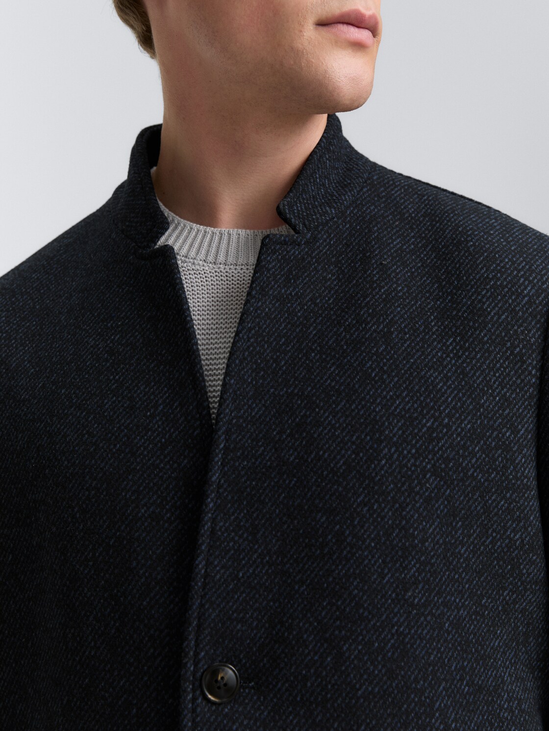 Wollmantel mit Stehkragen - black navy twill - Detail-Model-Ansicht