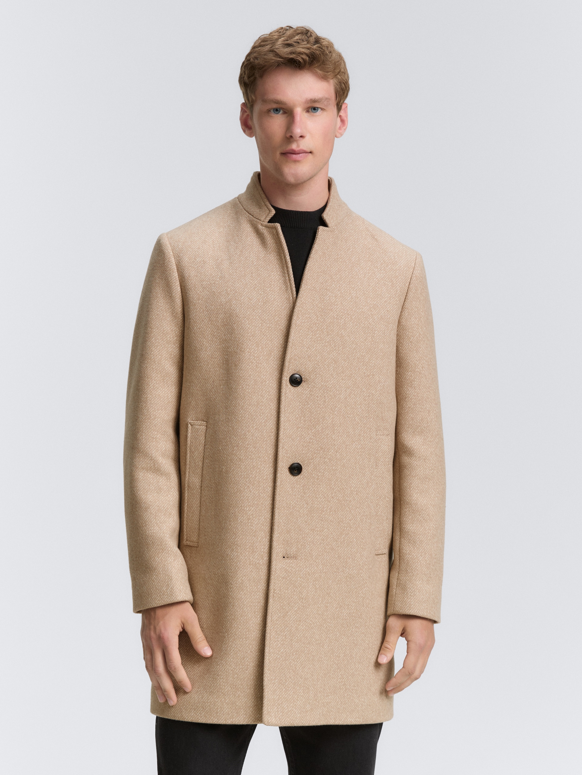 Wollmantel mit Stehkragen - beige off white brushed twill - Model-Vorderansicht