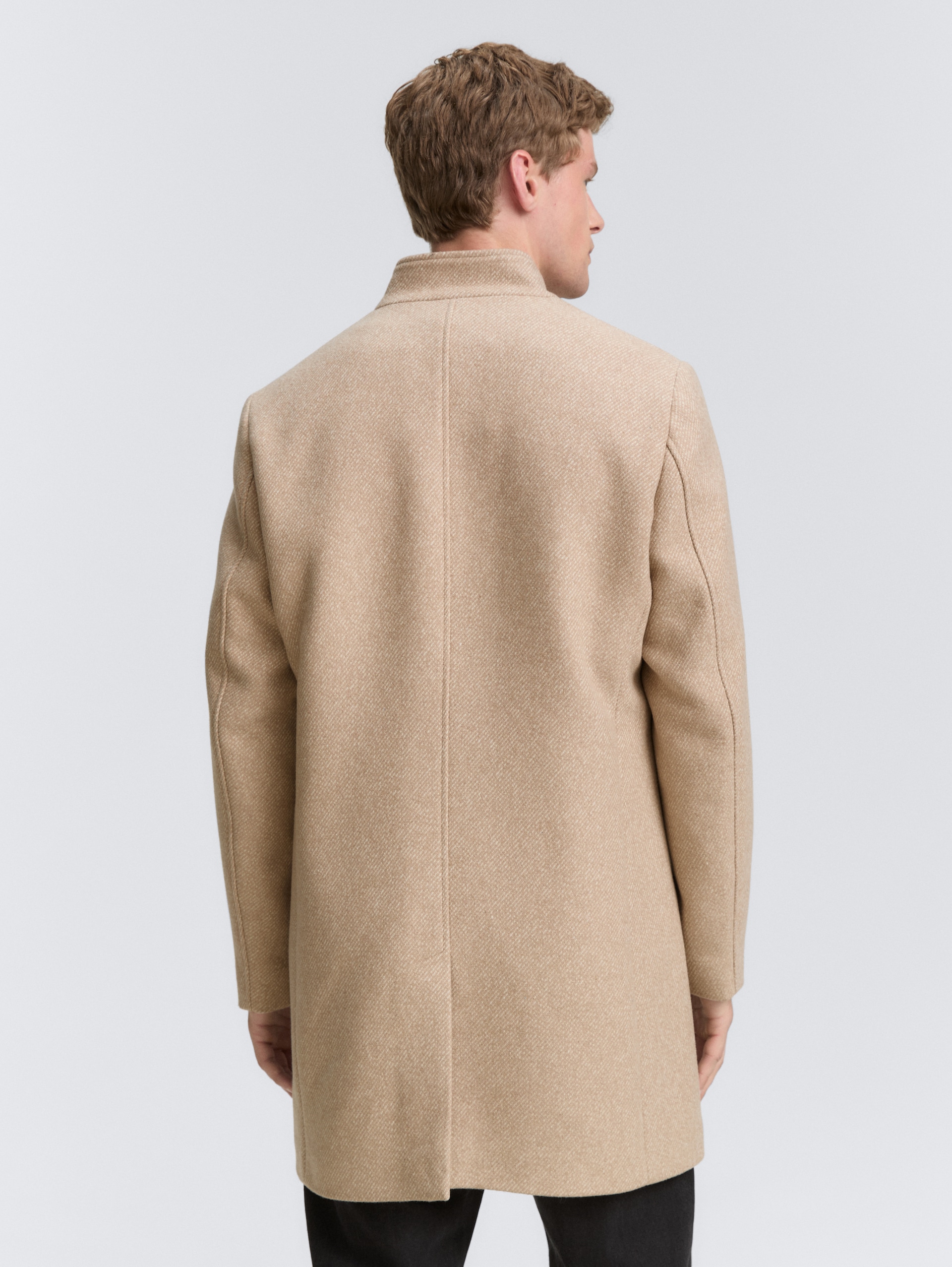 Wollmantel mit Stehkragen - beige off white brushed twill - Model-Rückansicht