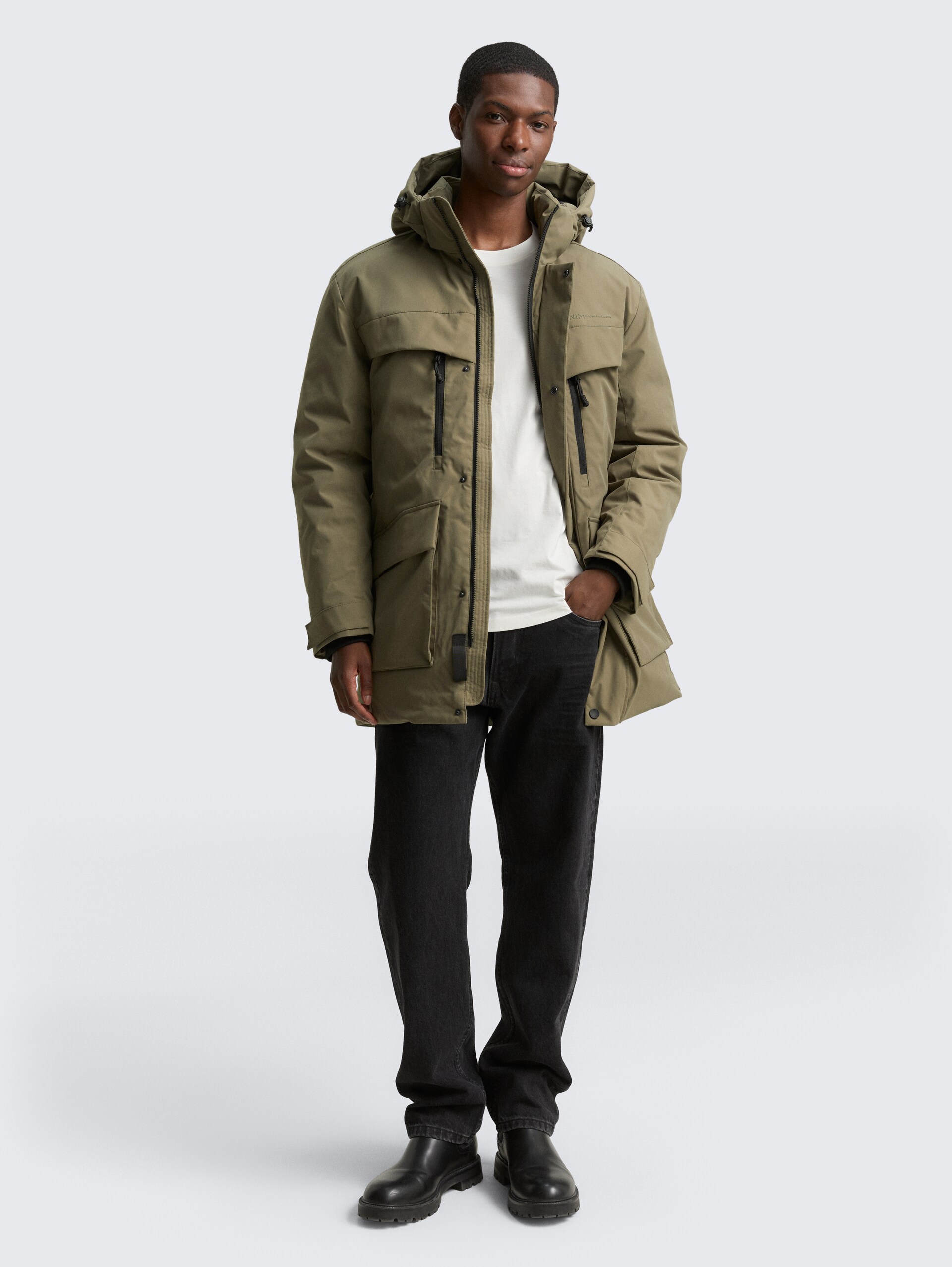Arctic Parka mit abnehmbarer Kapuze - jungle soil green - seitliche Model-Ansicht