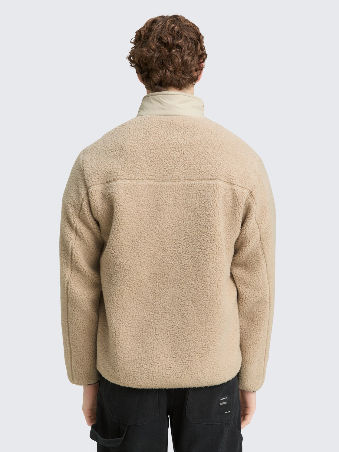 Teddy Jacke mit Stehkragen - Cashew Beige - Model-Rückansicht