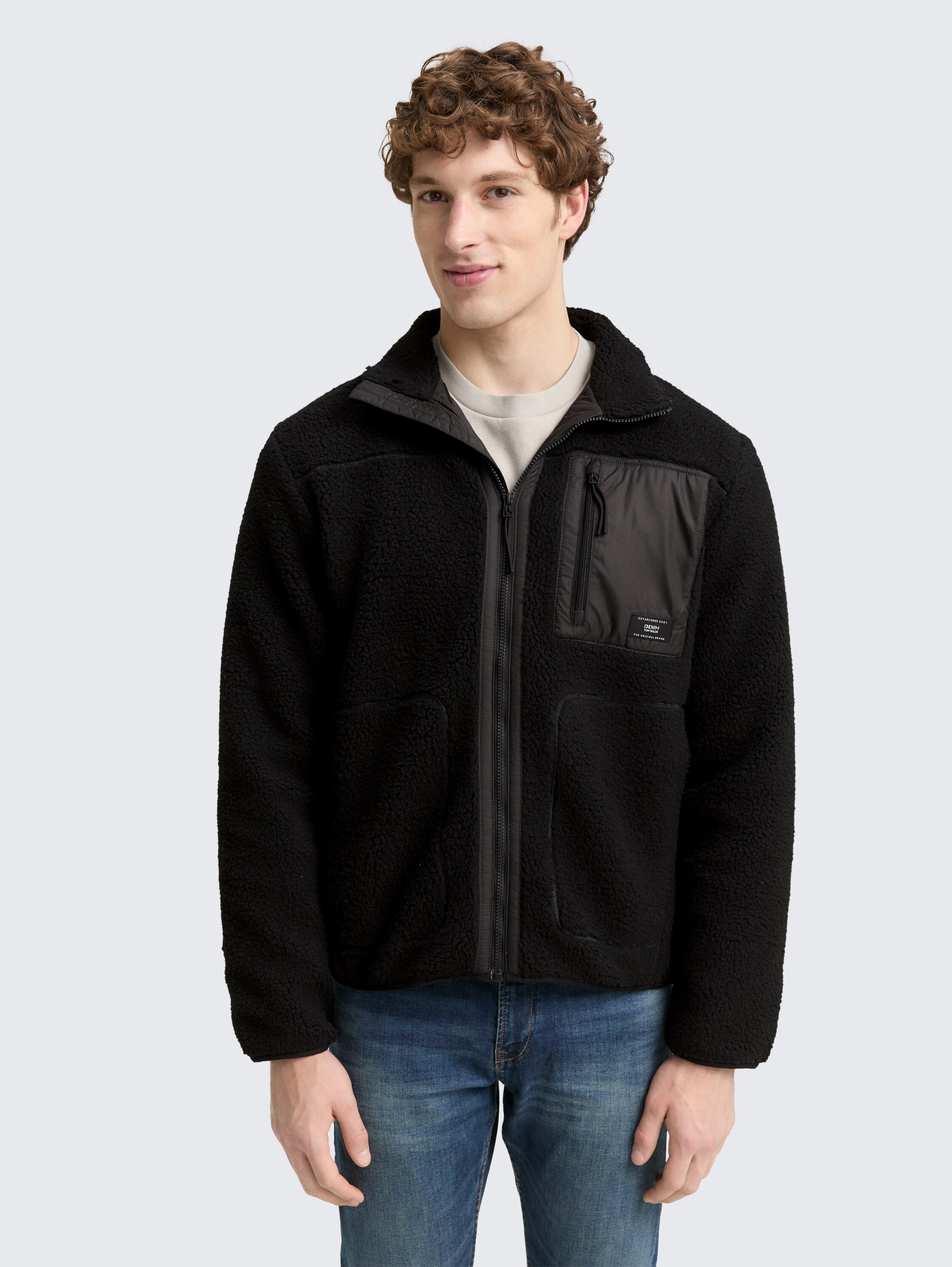 Teddy Jacke mit Stehkragen - Black - Model-Vorderansicht