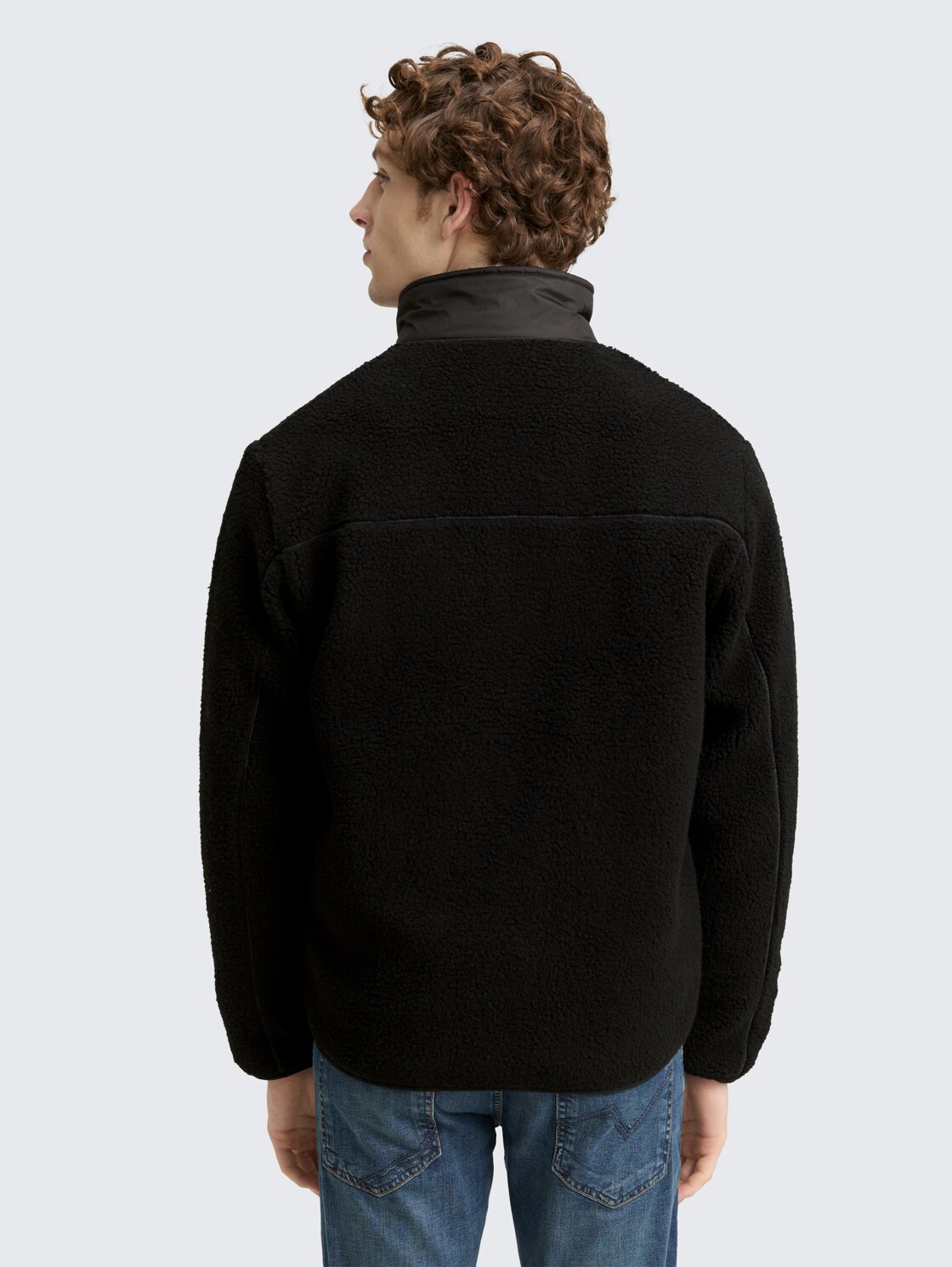 Teddy Jacke mit Stehkragen - Black - Model-Rückansicht