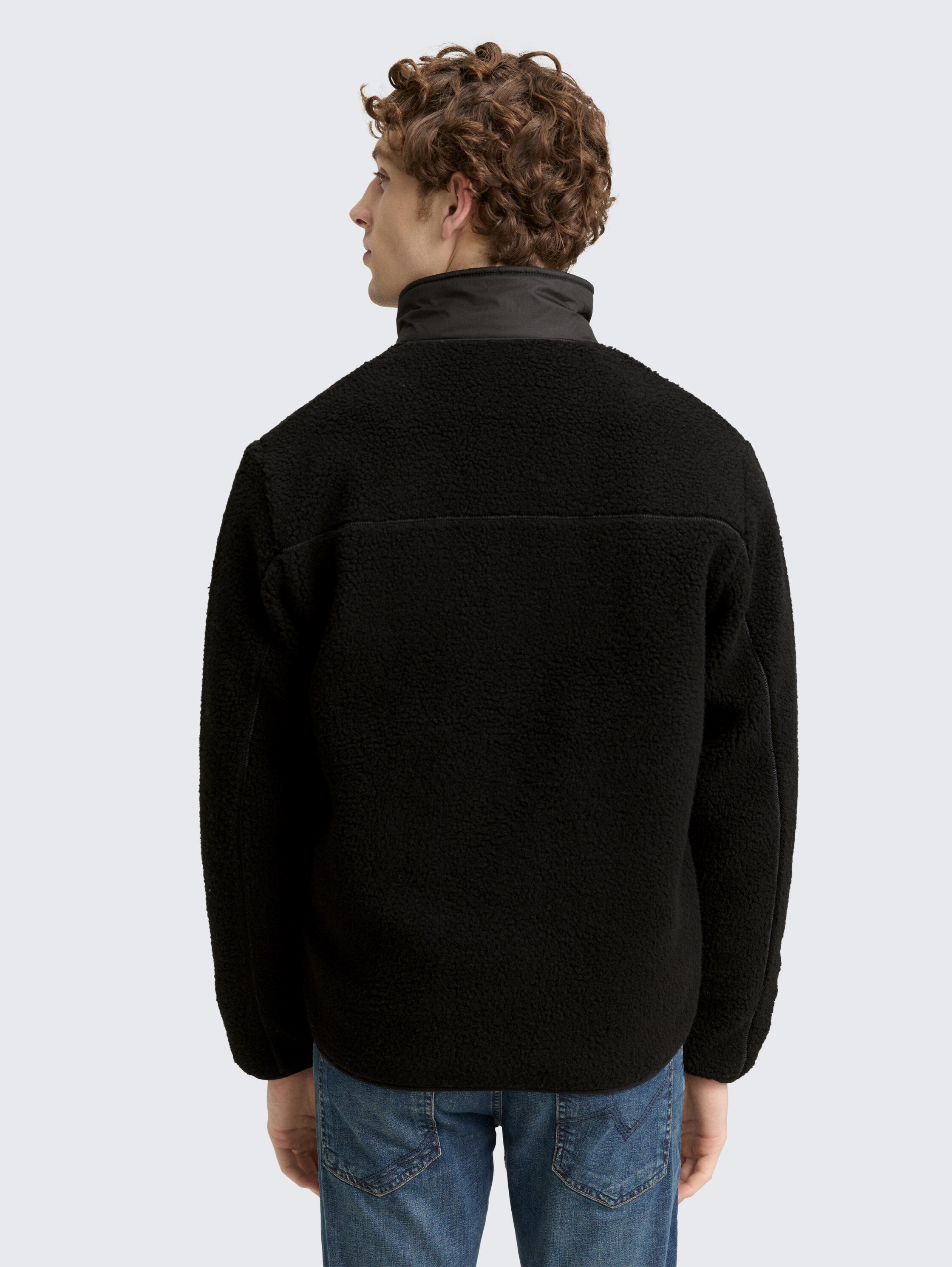 Teddy Jacke mit Stehkragen - Black - Model-Rückansicht