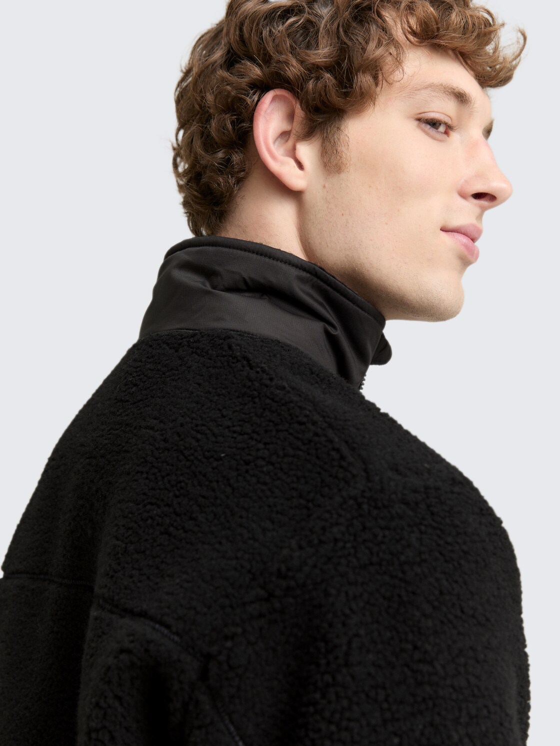 Teddy Jacke mit Stehkragen - Black - Detail-Model-Ansicht