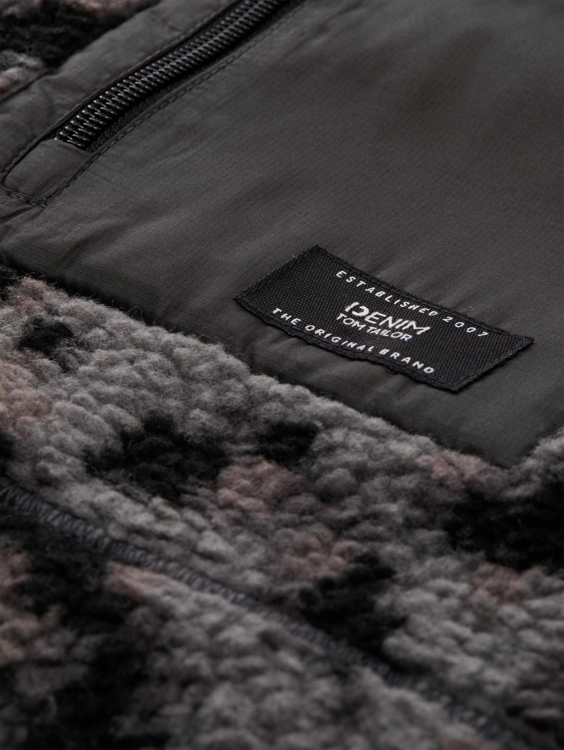 Teddy jas met opstaande kraag - night grey big pixel print - Detailaanzicht product