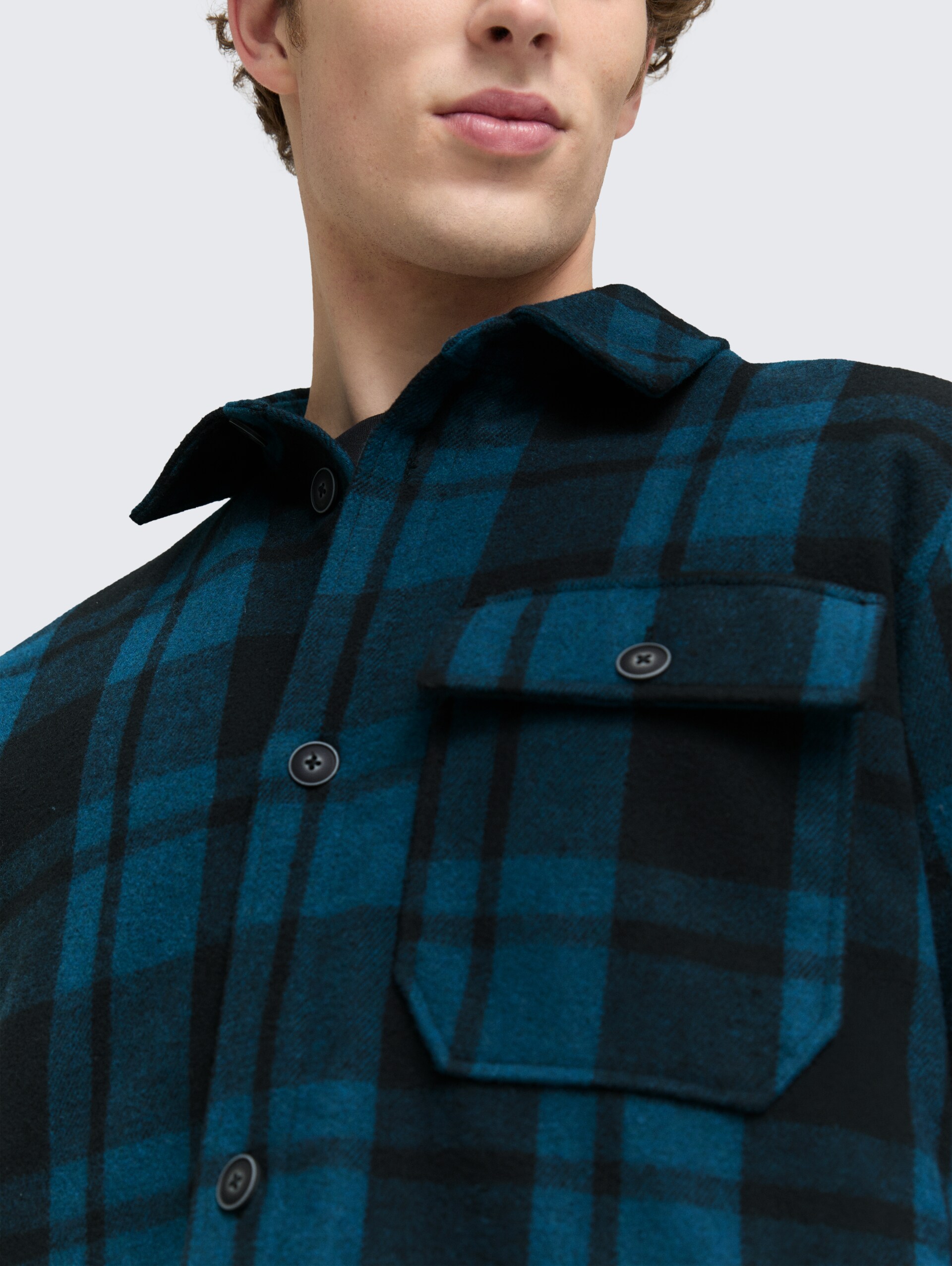 Overshirt Jacke in Woll-Optik - deep pond green dark check - Detail-Model-Ansicht