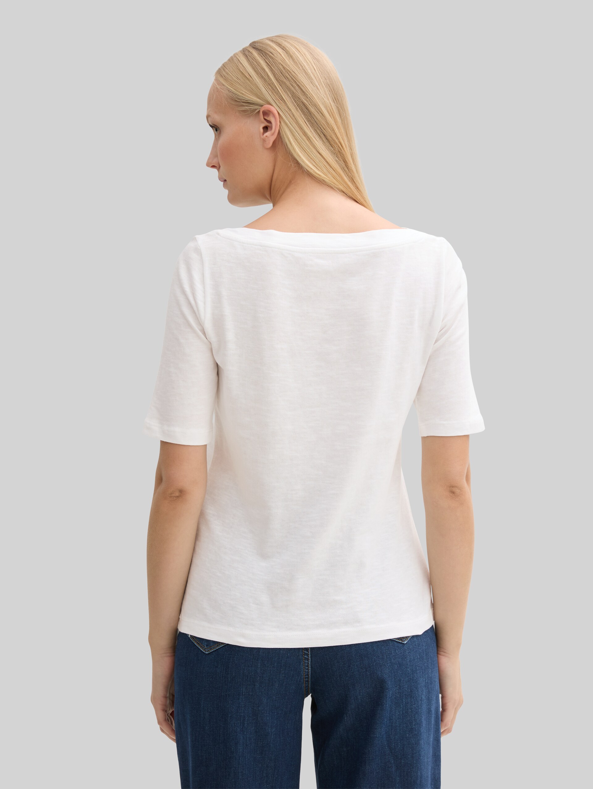 T-Shirt mit U-Boot-Ausschnitt - Whisper White - Auschnitt Model-Rückansicht