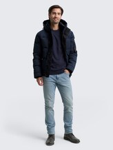 Puffer-Jacke mit abnehmbarer Kapuze - sky captain blue - seitliche Model-Ansicht
