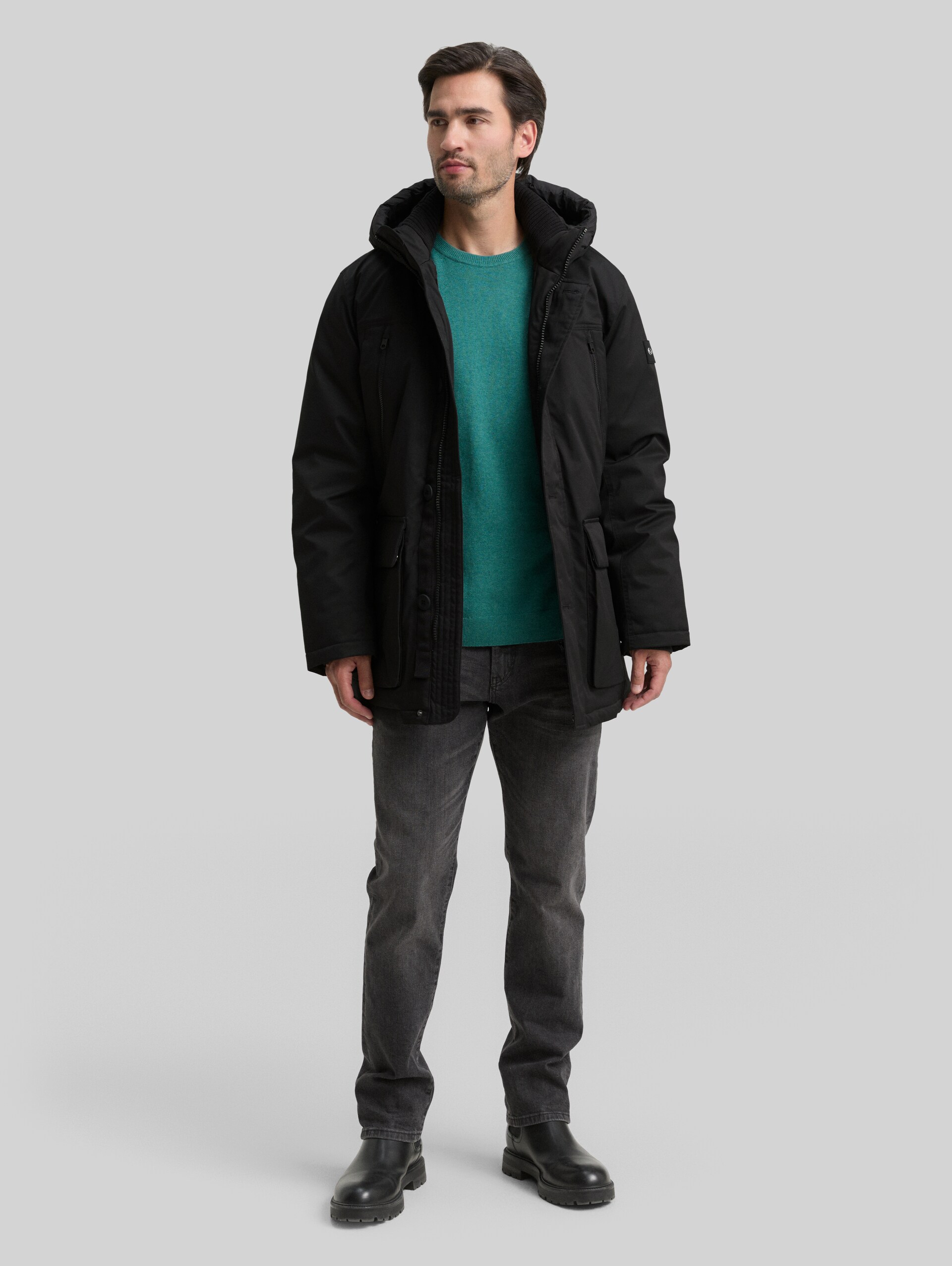 Arctic Parka mit abnehmbarer Kapuze - Black - seitliche Model-Ansicht