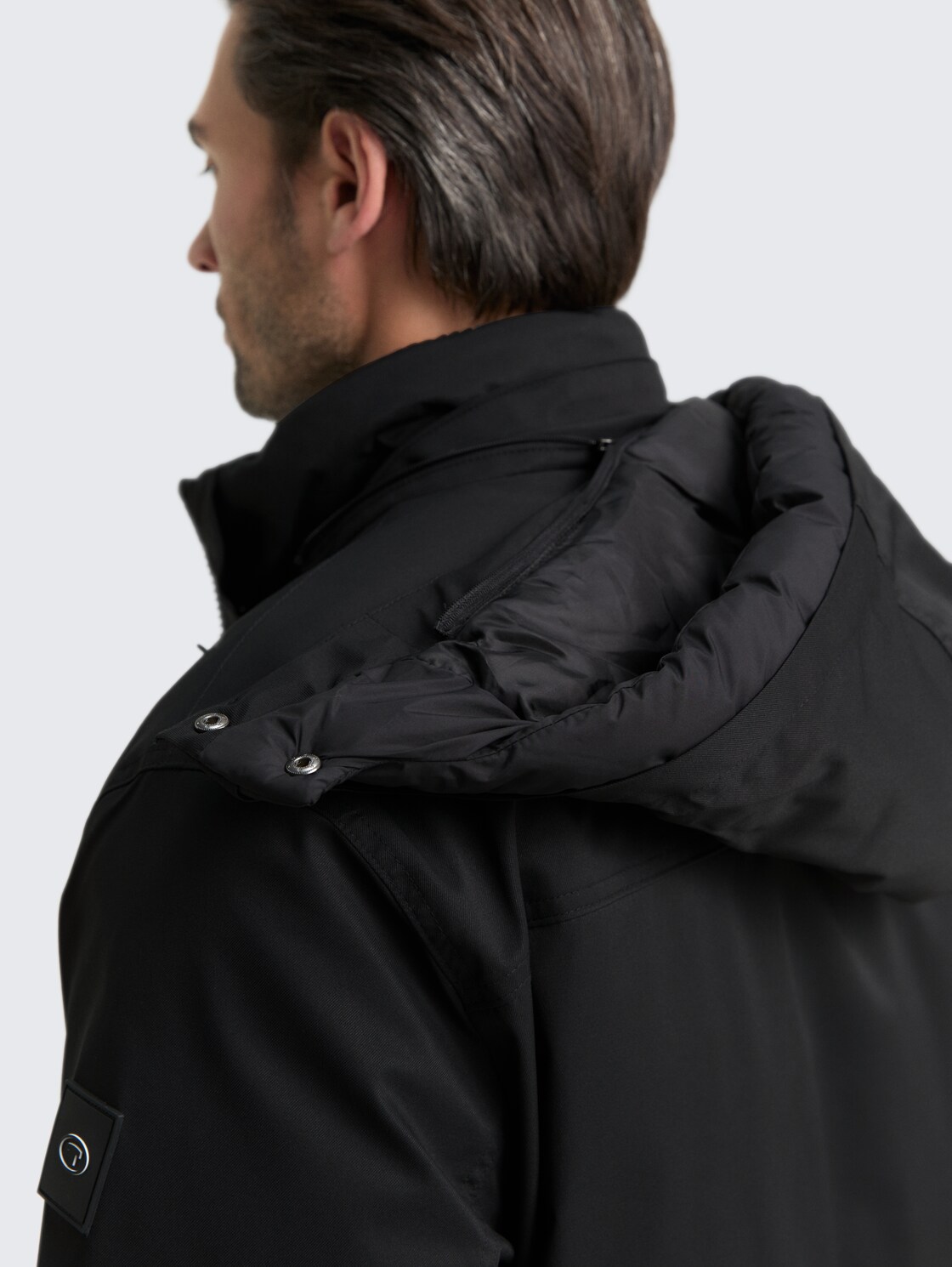 Arctic Parka mit abnehmbarer Kapuze - Black - Detail-Model-Ansicht