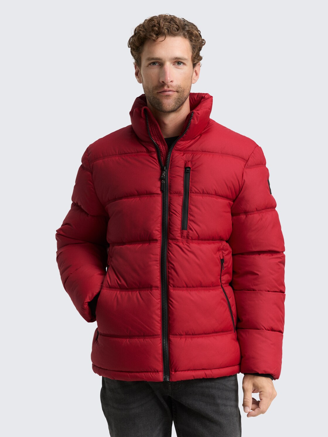 Puffer-Jacke aus wasserabweisendem Material - Coach Red - Model-Vorderansicht