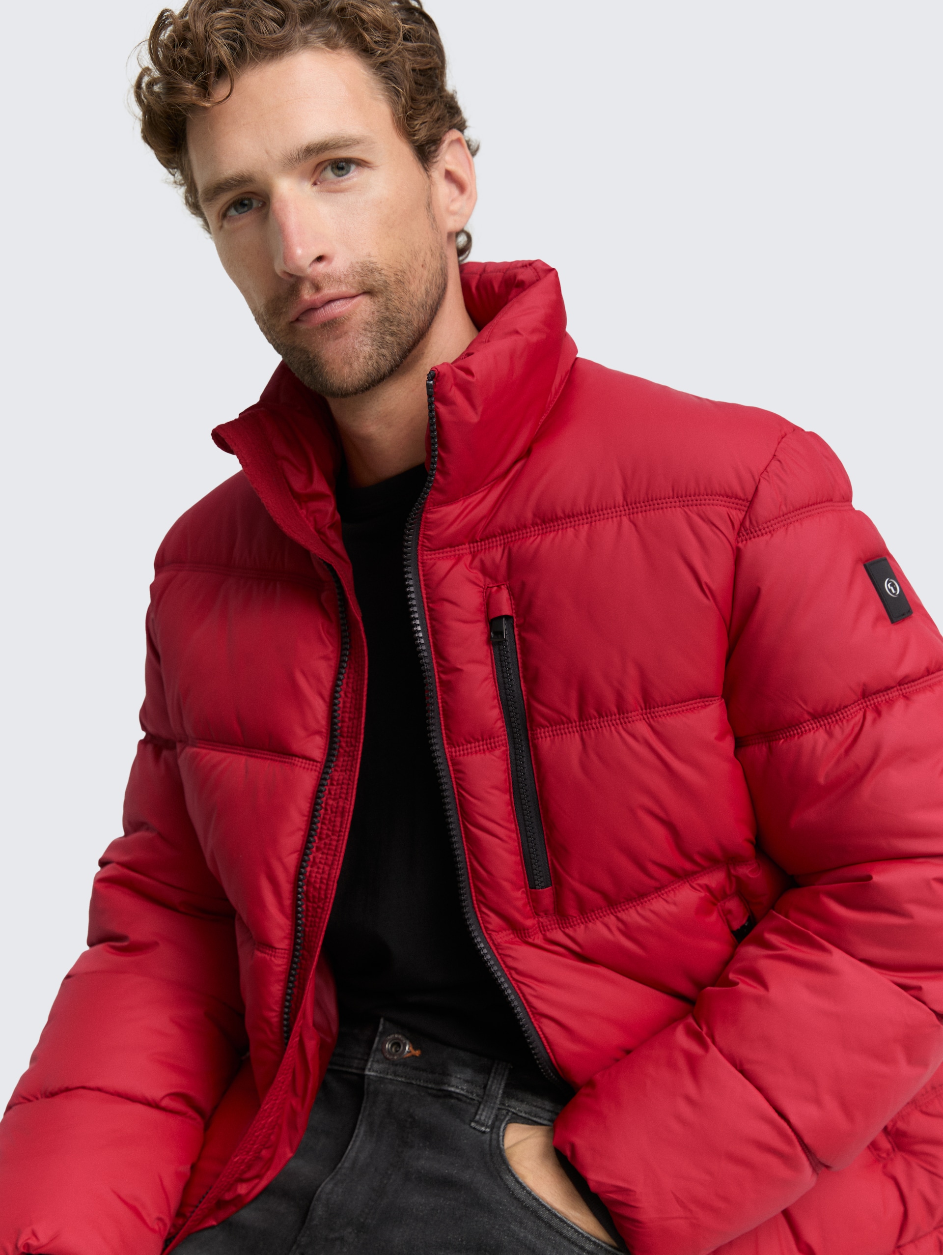 Puffer-Jacke aus wasserabweisendem Material - Coach Red - Detail-Model-Ansicht