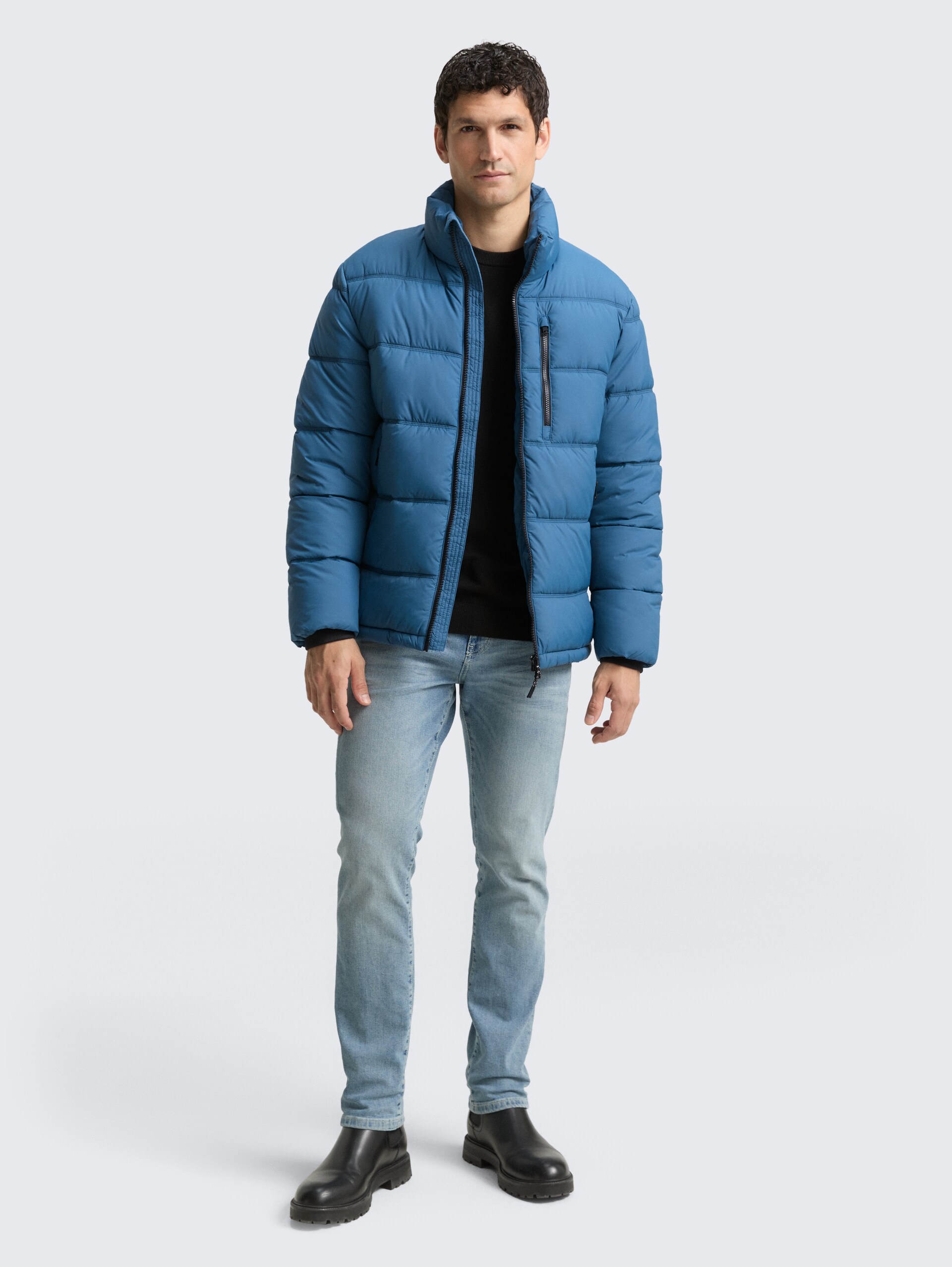 Puffer-Jacke aus wasserabweisendem Material - real teal blue - seitliche Model-Ansicht
