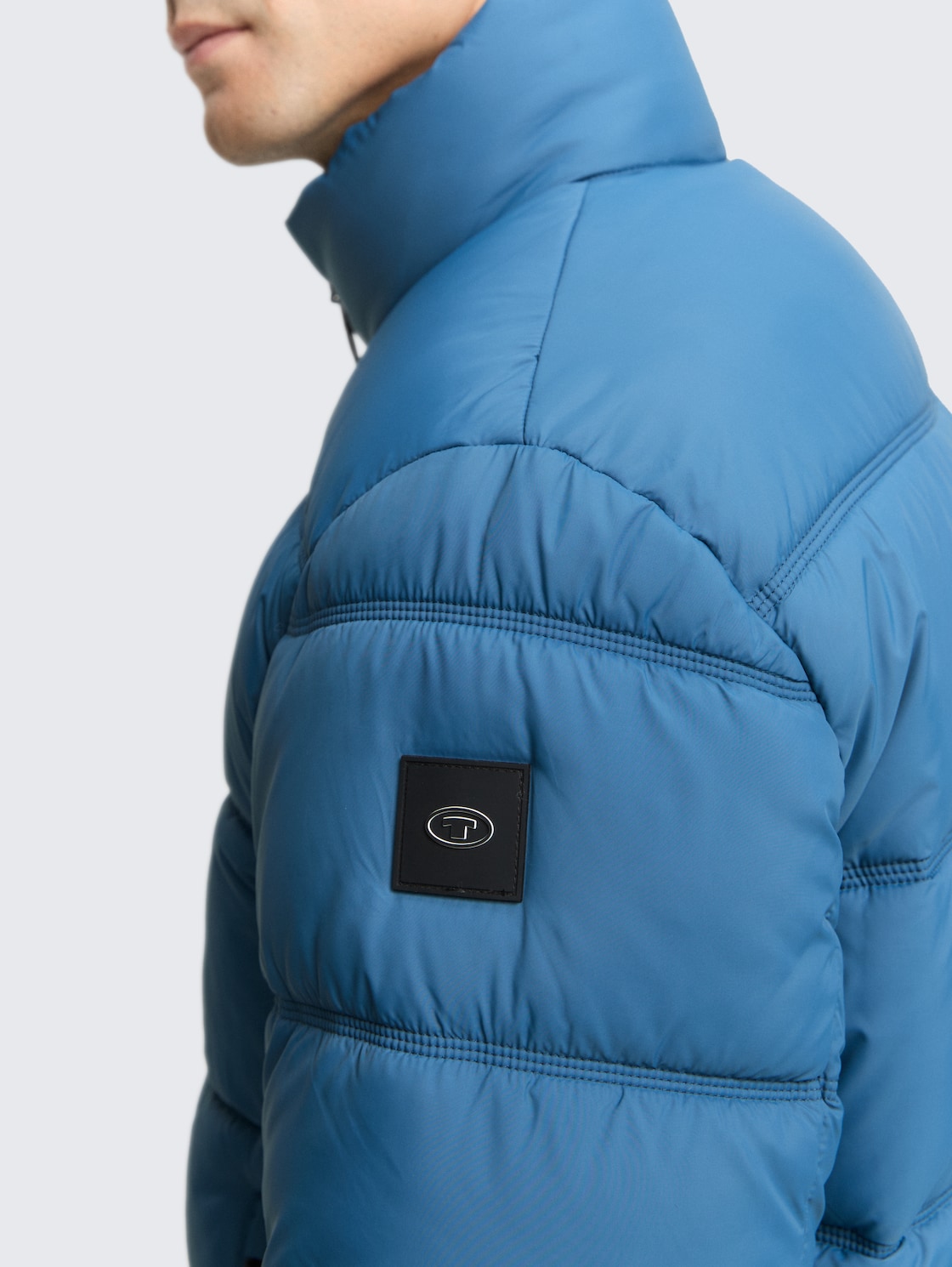 Puffer-Jacke aus wasserabweisendem Material - real teal blue - Detail-Model-Ansicht