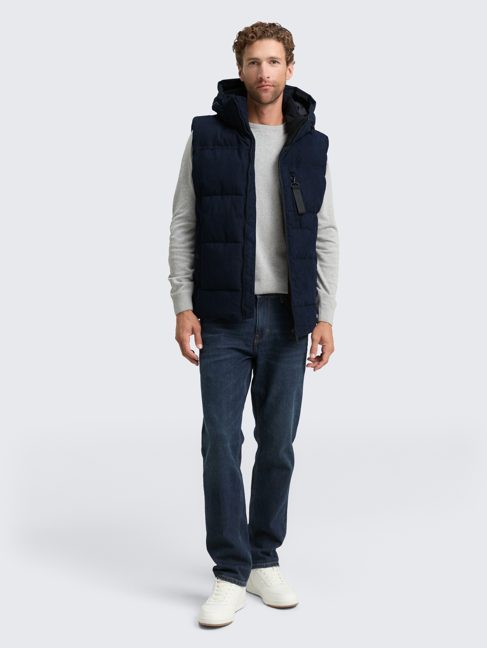 Puffer Weste mit abnehmbarer Kapuze - sky captain blue - seitliche Model-Ansicht