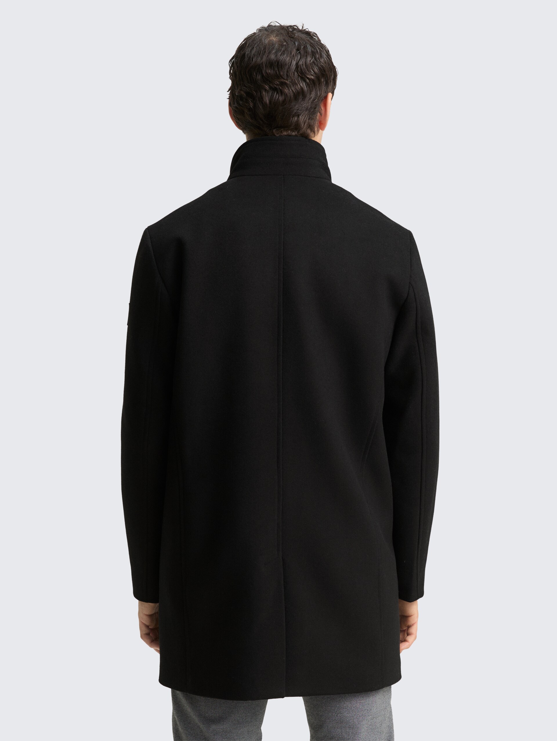 2-in-1 Wollmantel mit abnehmbarer Innenjacke - Black - Model-Rückansicht