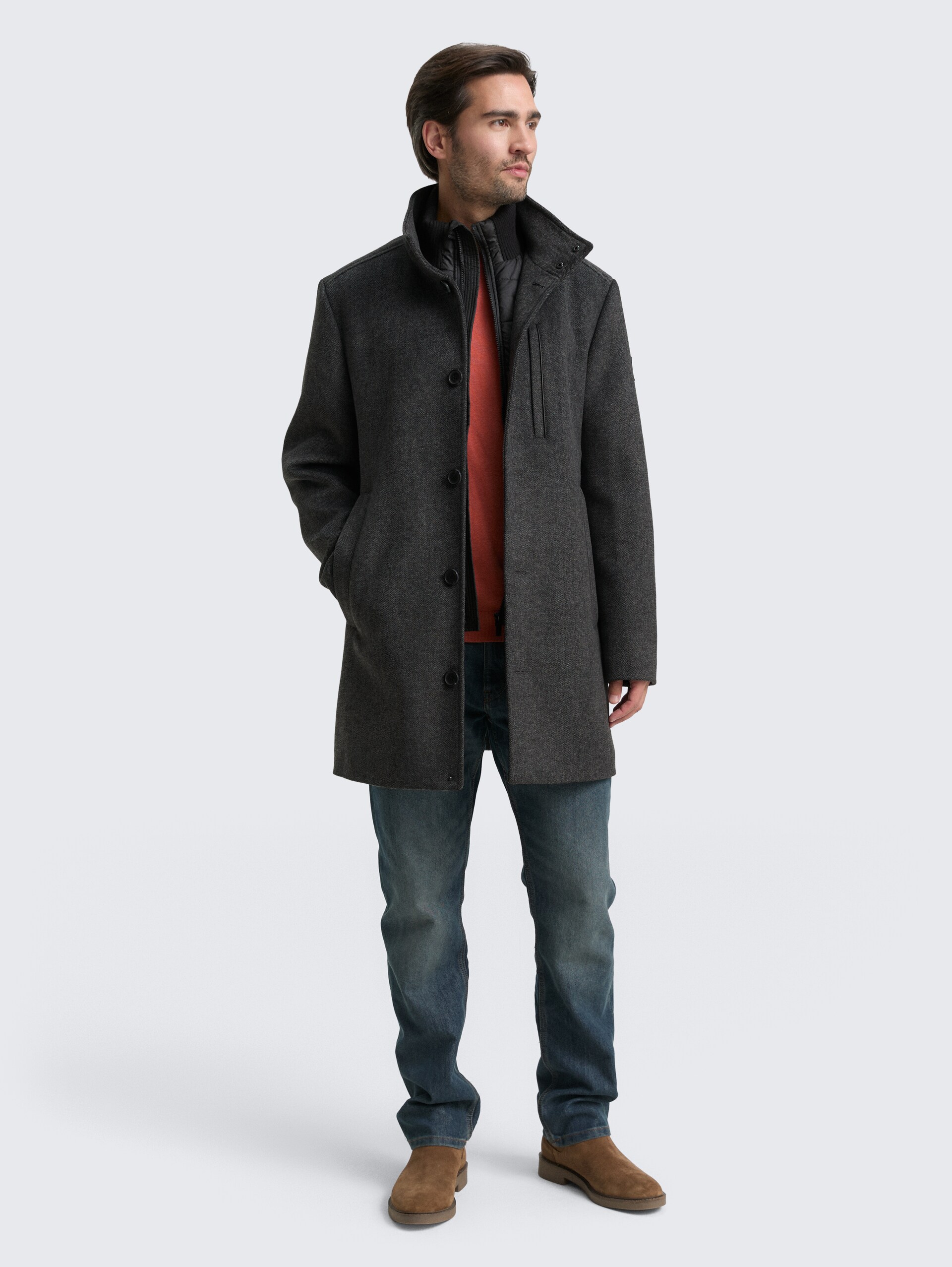 2-in-1 Wollmantel mit abnehmbarer Innenjacke - dark grey black herringbone - seitliche Model-Ansicht