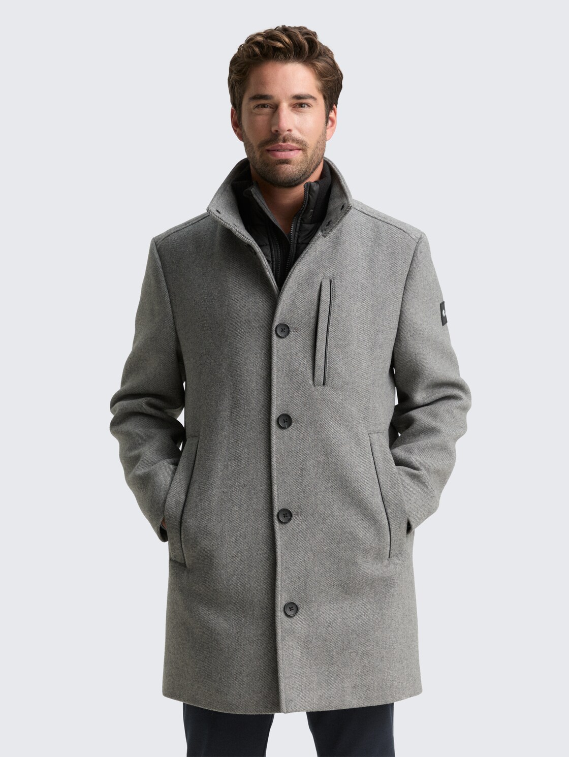 2-in-1 Wollmantel mit abnehmbarer Innenjacke - light stone grey wool twill - Model-Vorderansicht