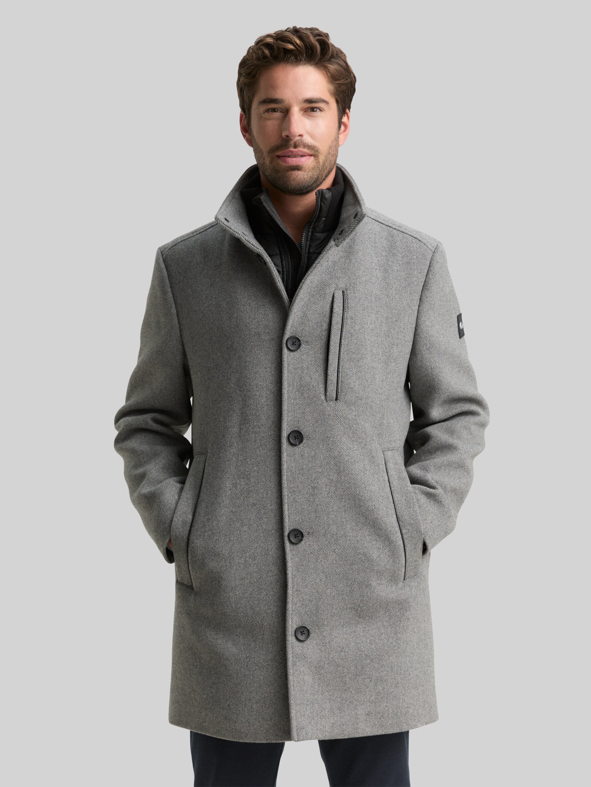 2-in-1 woollen coat with detachable inner jacket - light stone grey wool twill - Model front view