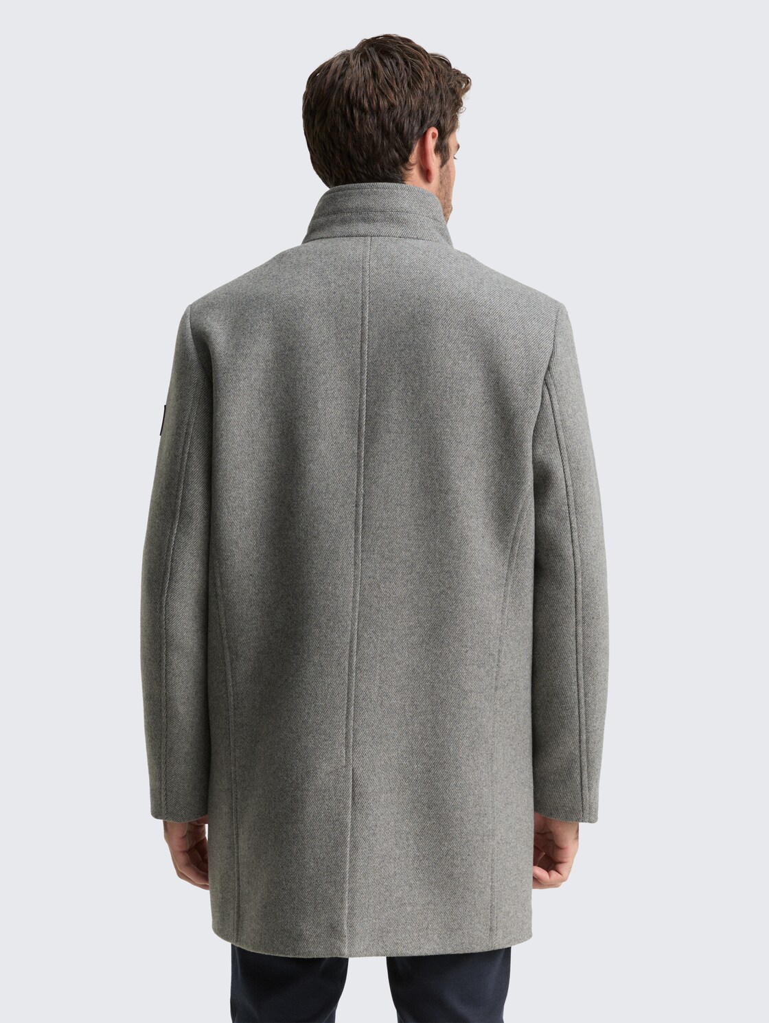 2-in-1 Wollmantel mit abnehmbarer Innenjacke - light stone grey wool twill - Model-Rückansicht