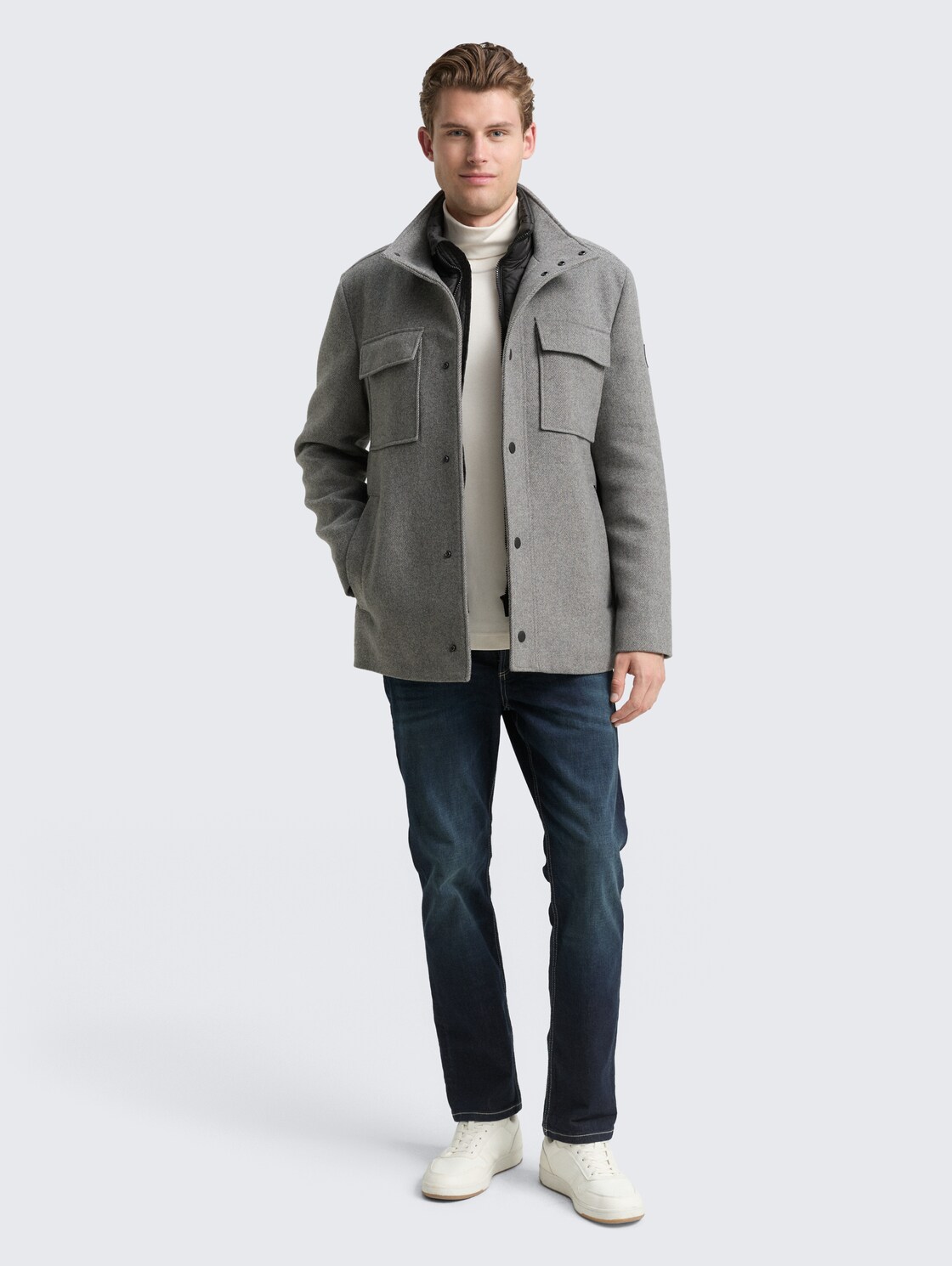 2-in-1 Wolljacke mit abnehmbarer Innenjacke - light stone grey wool twill - seitliche Model-Ansicht