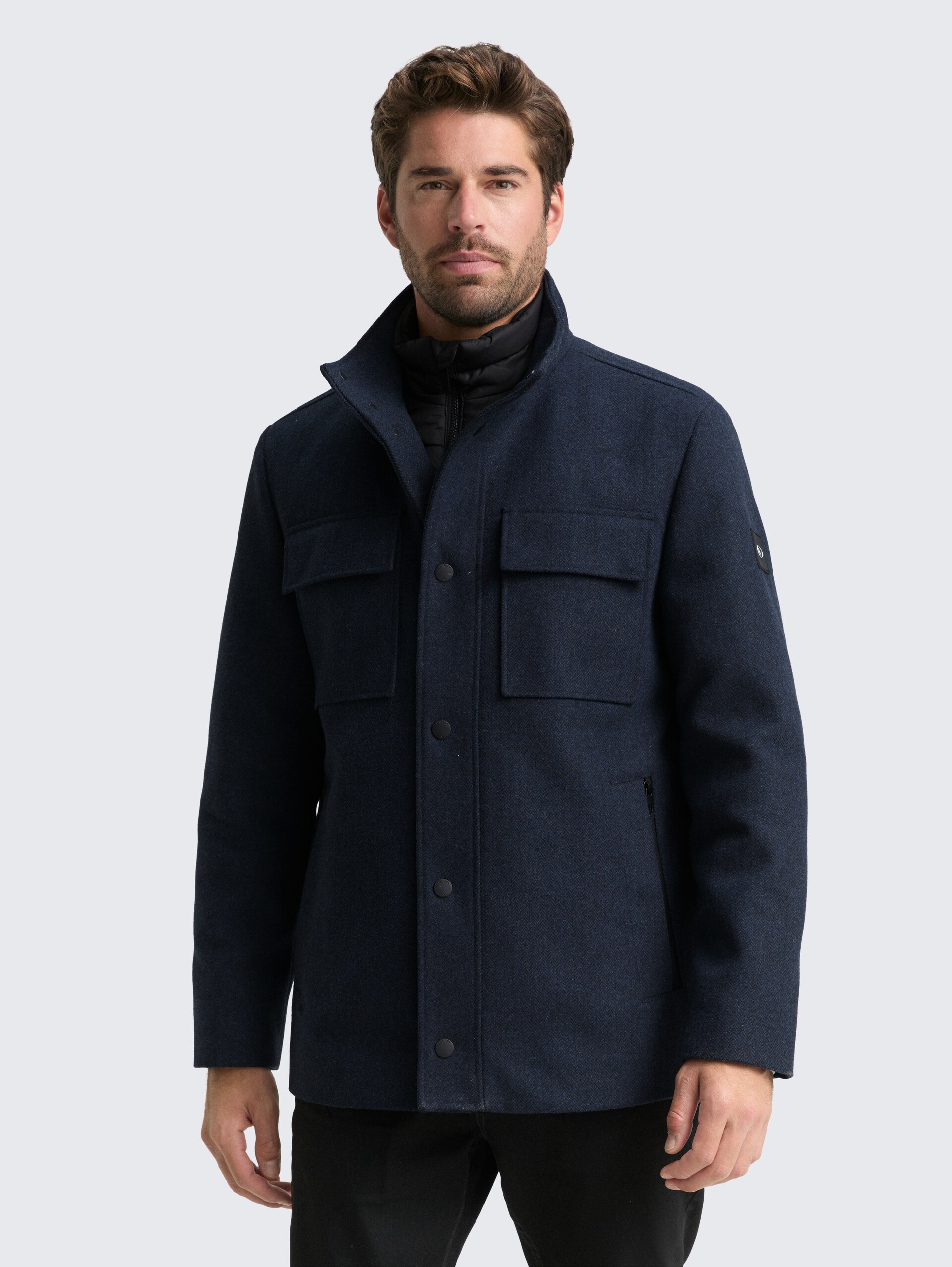 2-in-1 Wolljacke mit abnehmbarer Innenjacke - blue small herringbone - Model-Vorderansicht