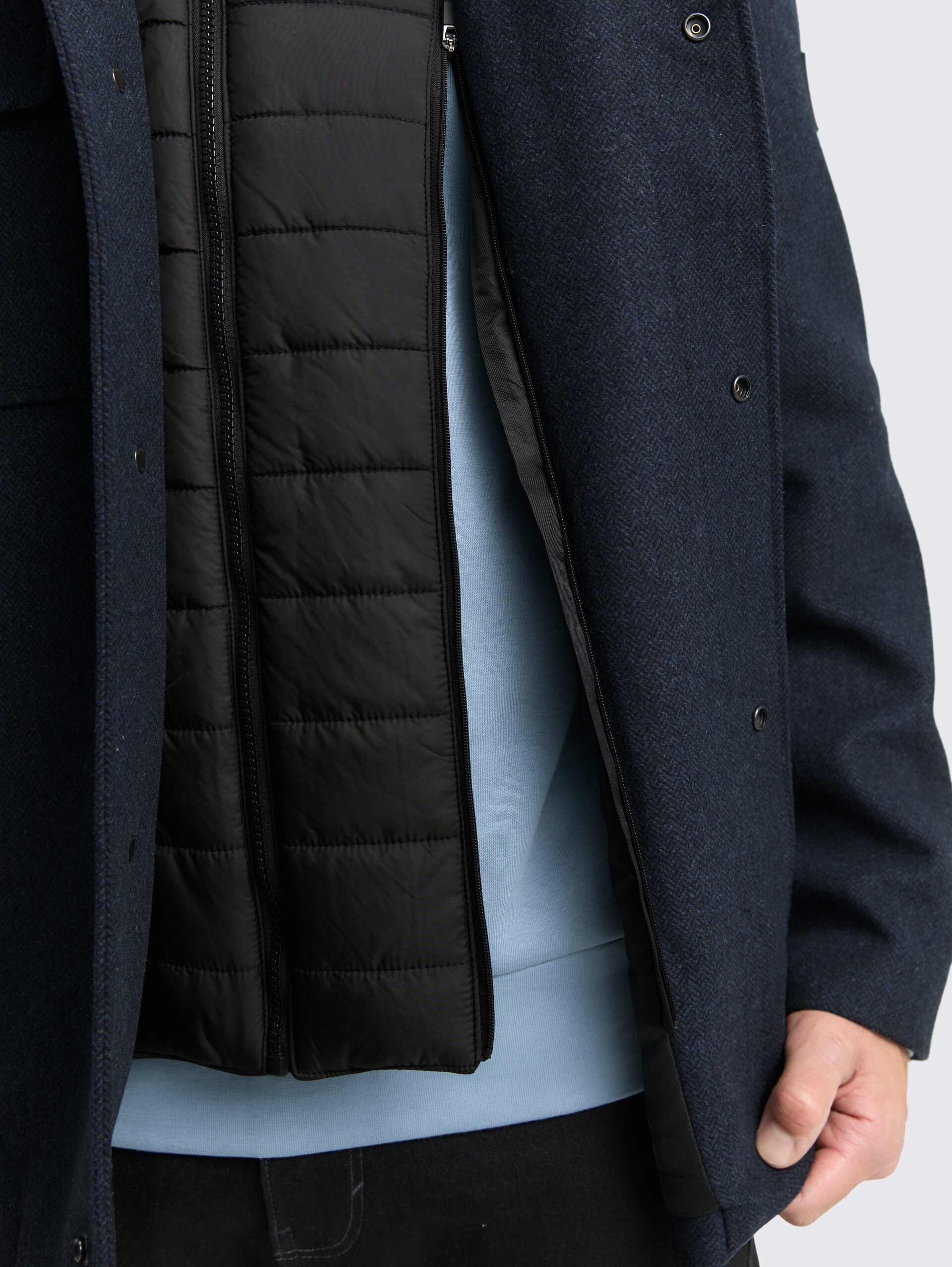 2-in-1 Wolljacke mit abnehmbarer Innenjacke - blue small herringbone - Detail-Model-Ansicht