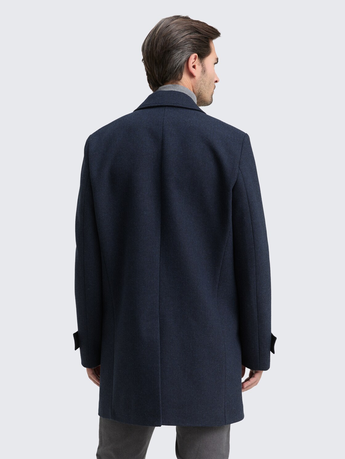 Wollmantel mit Reverskragen - blue small herringbone - Model-Rückansicht