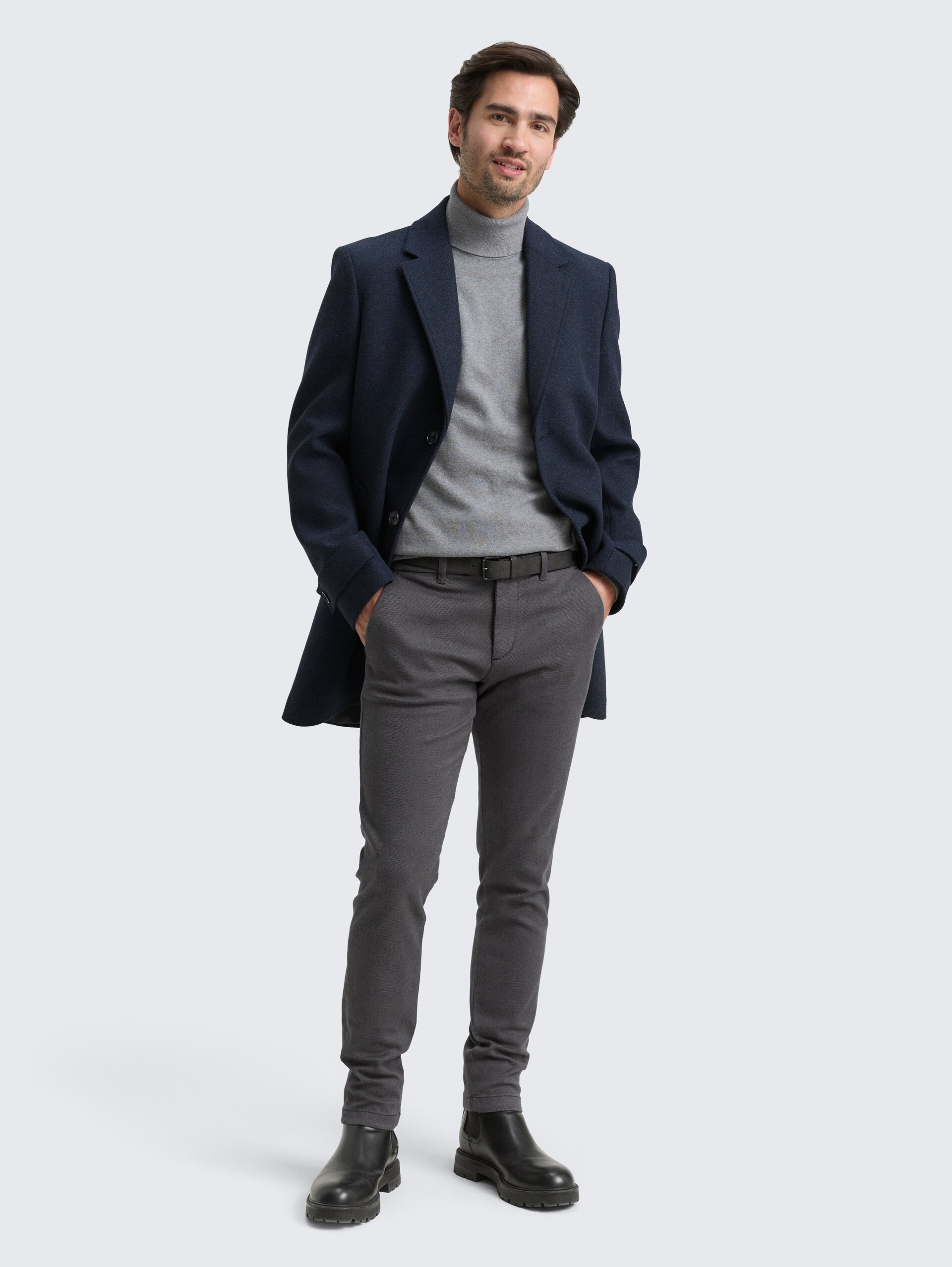 Wollmantel mit Reverskragen - blue small herringbone - seitliche Model-Ansicht