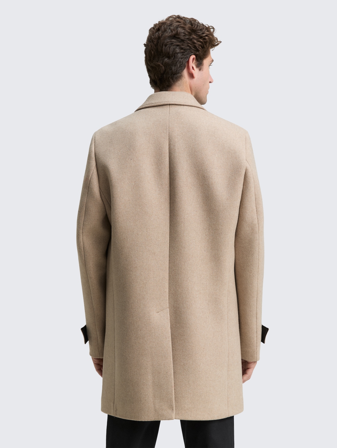 Wollmantel mit Reverskragen - taupe wool twill - Model-Rückansicht