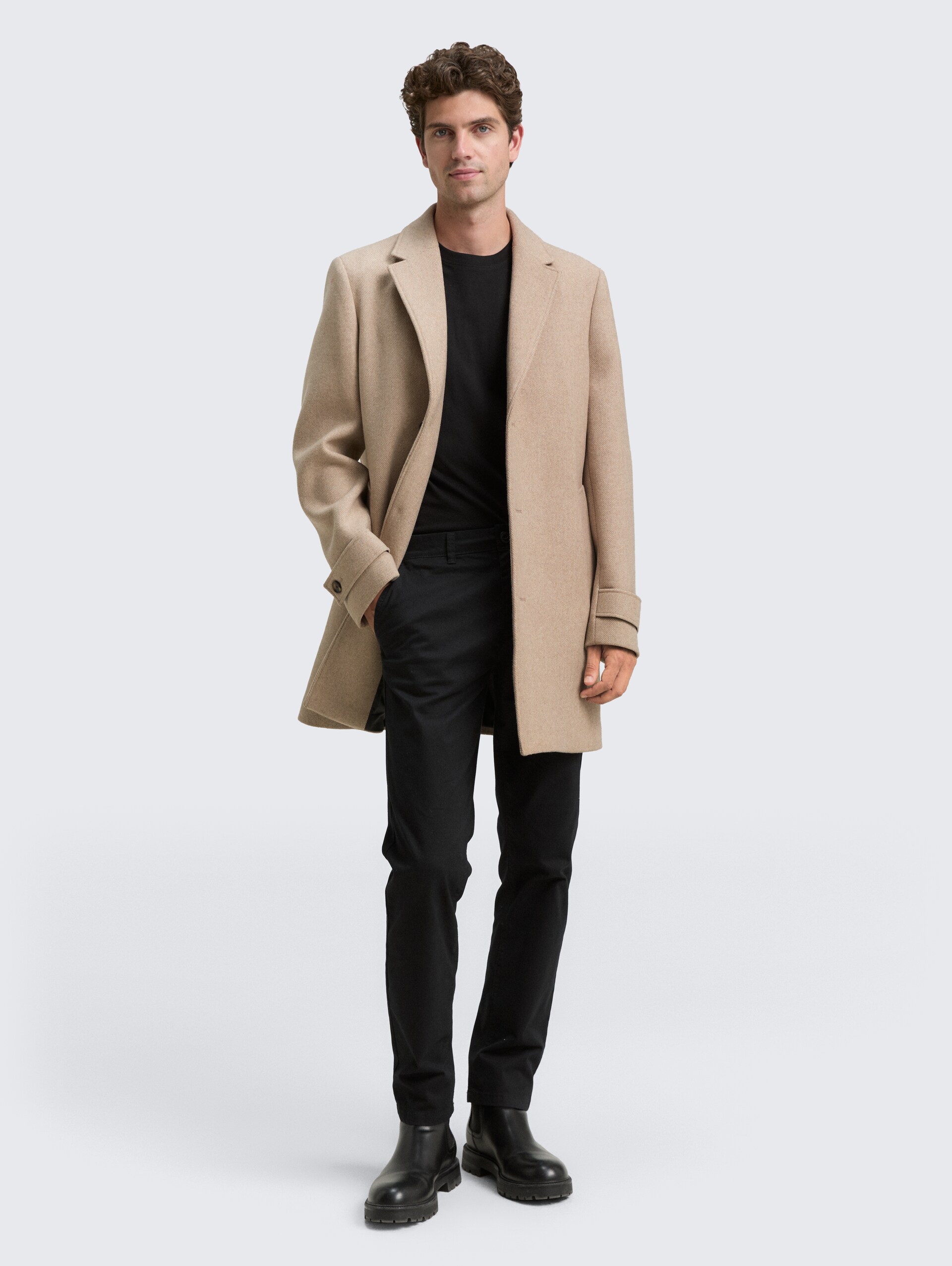 Wollmantel mit Reverskragen - taupe wool twill - seitliche Model-Ansicht