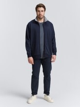 Plus Size - Sweatjacke mit Stehkragen - sky captain blue - Model-Vorderansicht