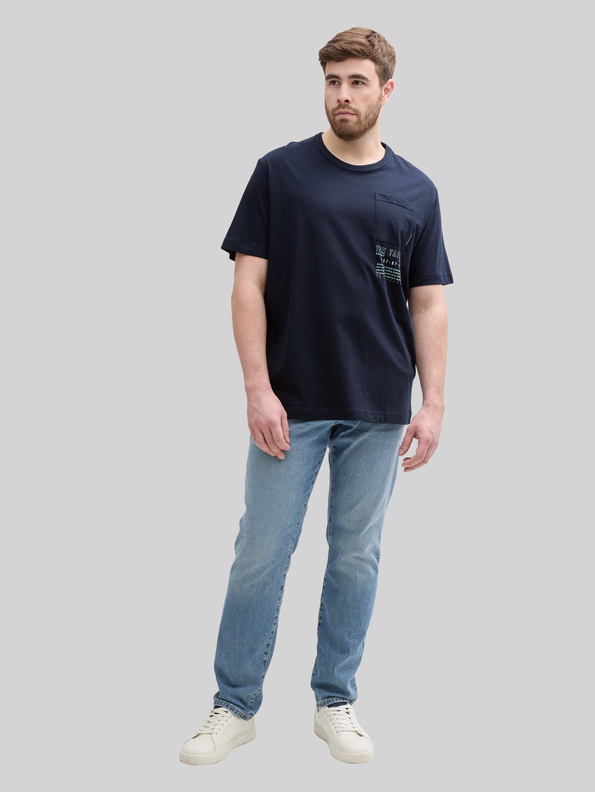 Plus - T-shirt with a chest pocket - sky captain blue - Model front view