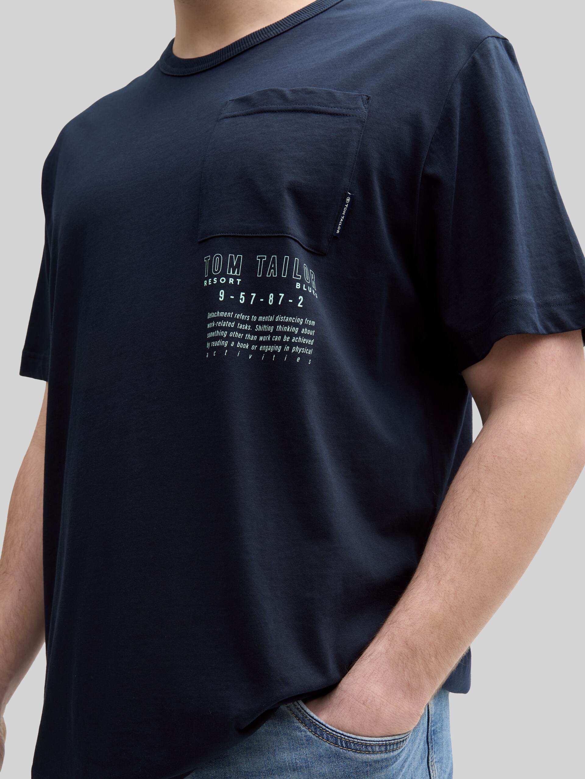 Plus - T-shirt with a chest pocket - sky captain blue - Detail model view