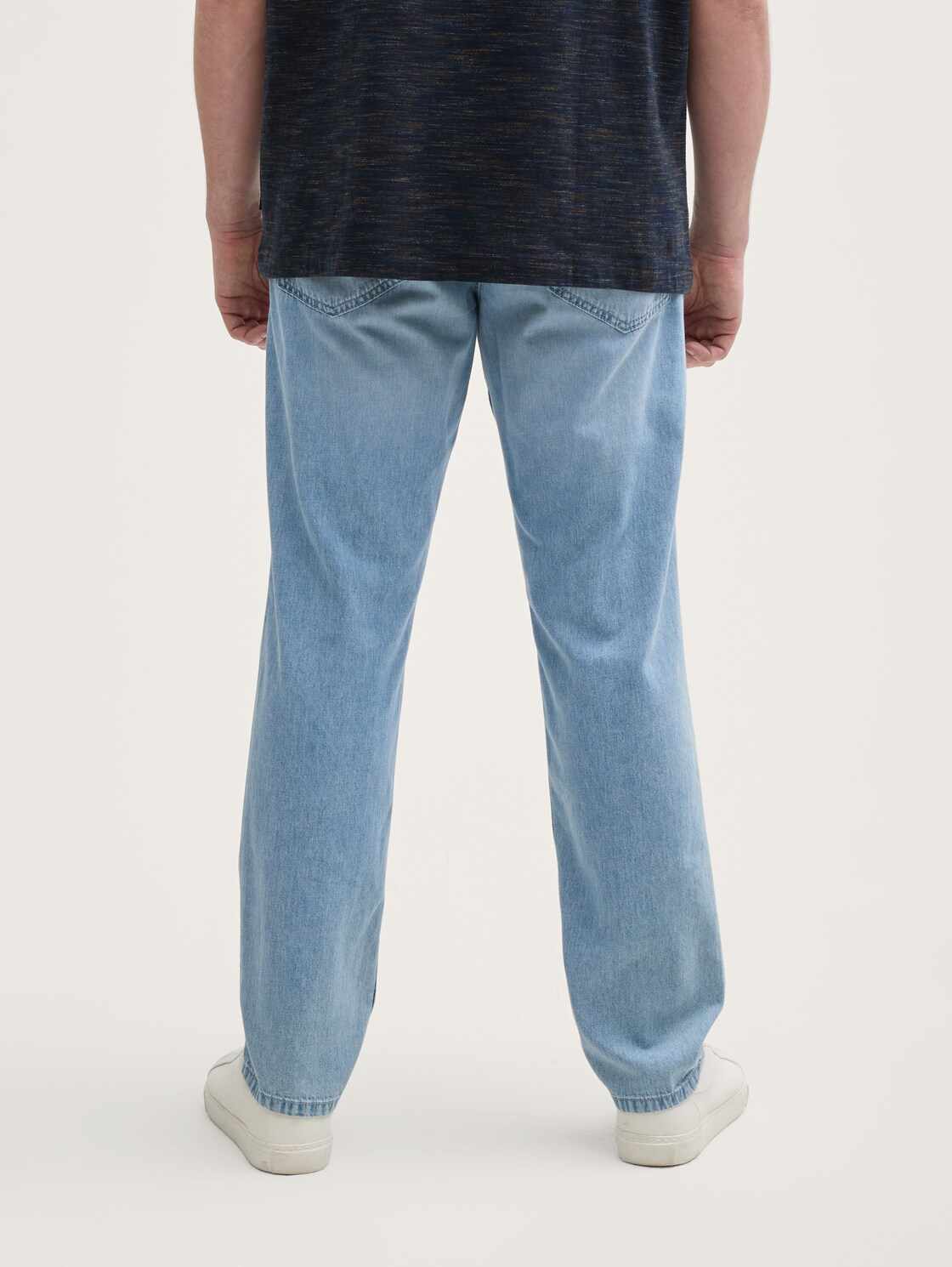 Plus Size - TTPLUS REGULAR Jeans - Used Bleached Blue Denim - Auschnitt Model-Rückansicht