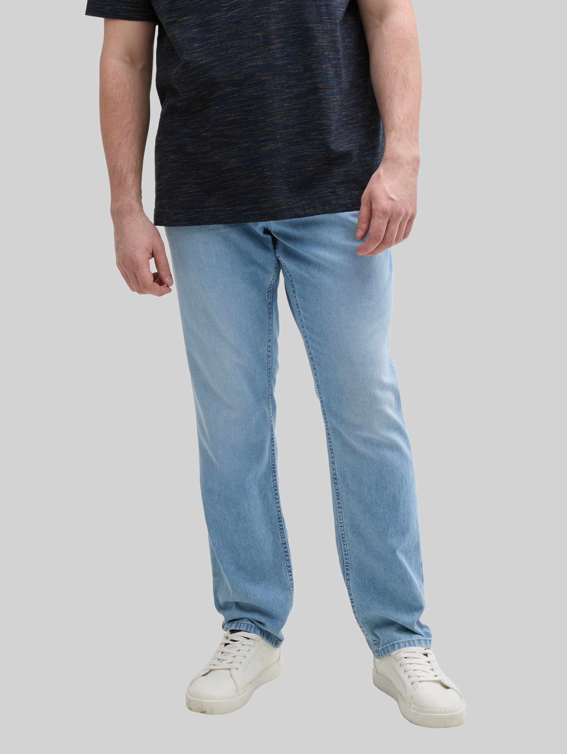 Plus Size - TTPLUS REGULAR Jeans - Used Bleached Blue Denim - Neckline model front view