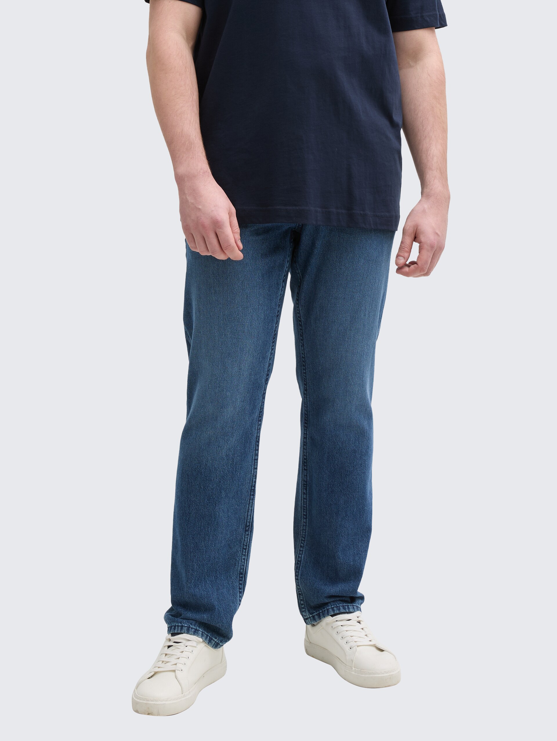 Plus Size - TTPLUS REGULAR Jeans - Used Mid Stone Blue Denim - Ausschnitt Model-Vorderansicht