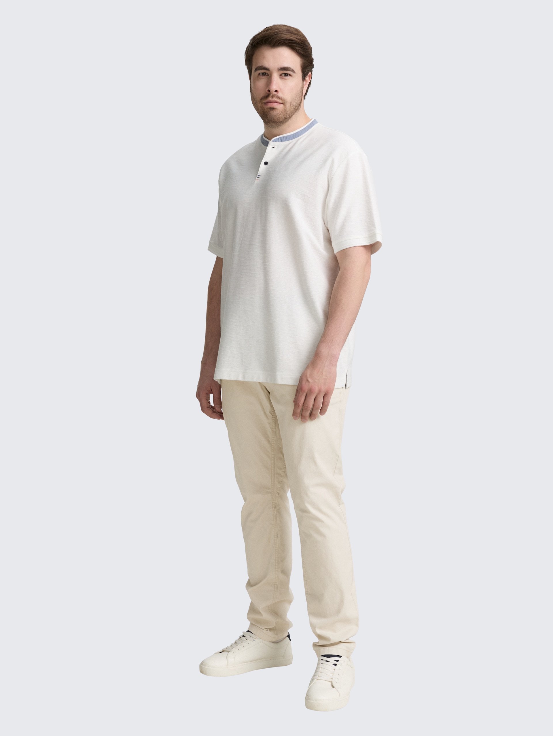 Plus Size - Tapered Chino Hose - light cashew beige - Model-Vorderansicht