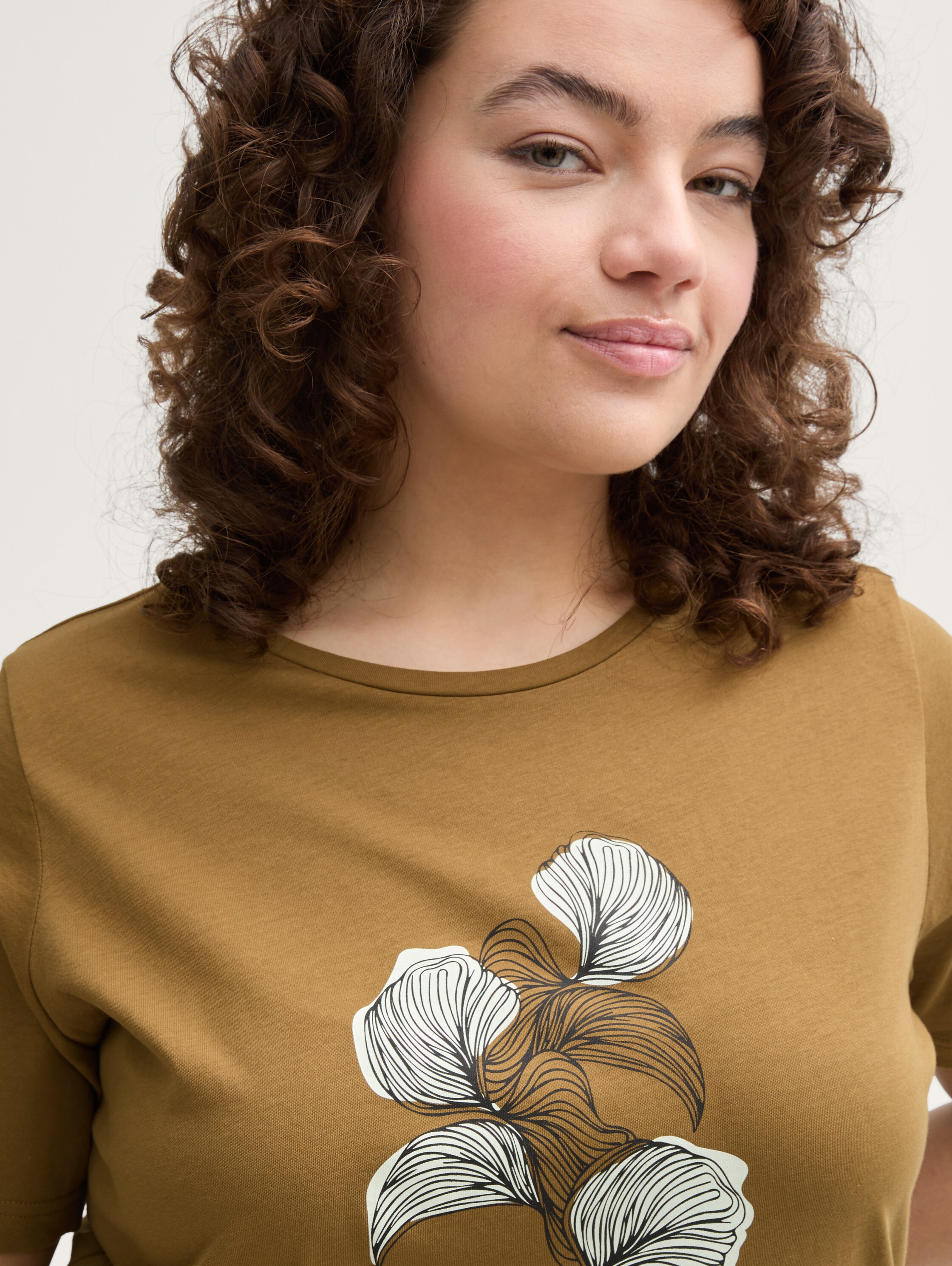 Plus Size - T-Shirt mit Print - nutria_olive - 