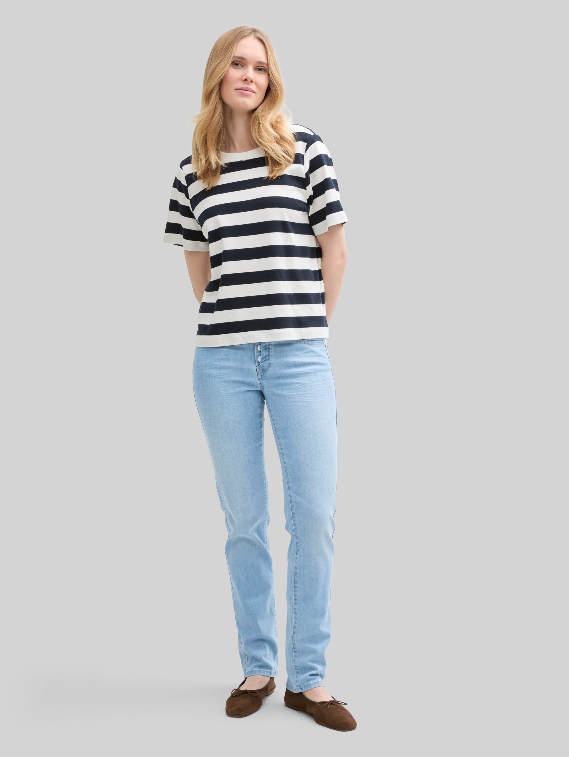 TTALEXA STRAIGHT Jeans - light stone wash denim - Model-Vorderansicht