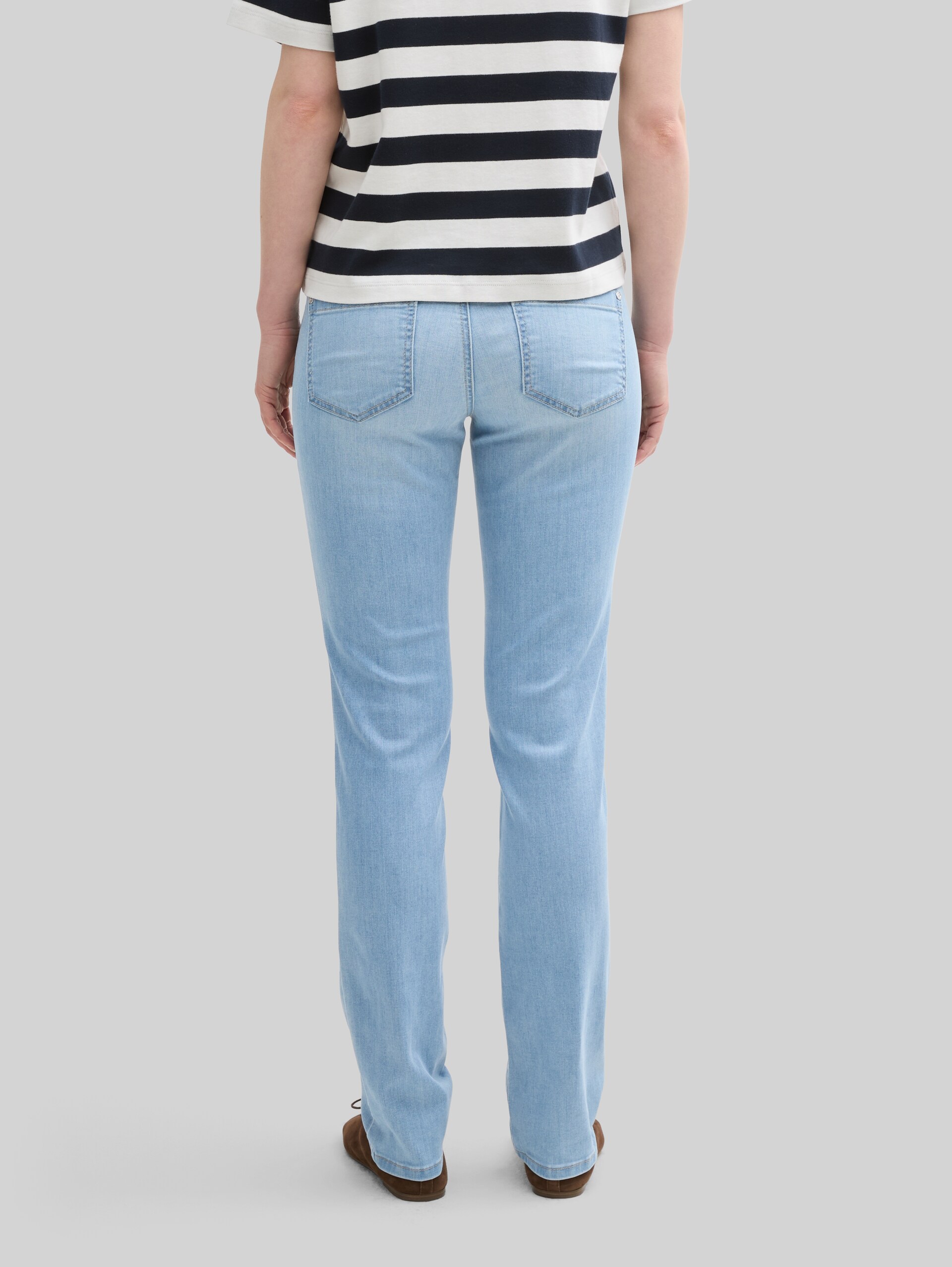 TTALEXA STRAIGHT Jeans - light stone wash denim - Auschnitt Model-Rückansicht