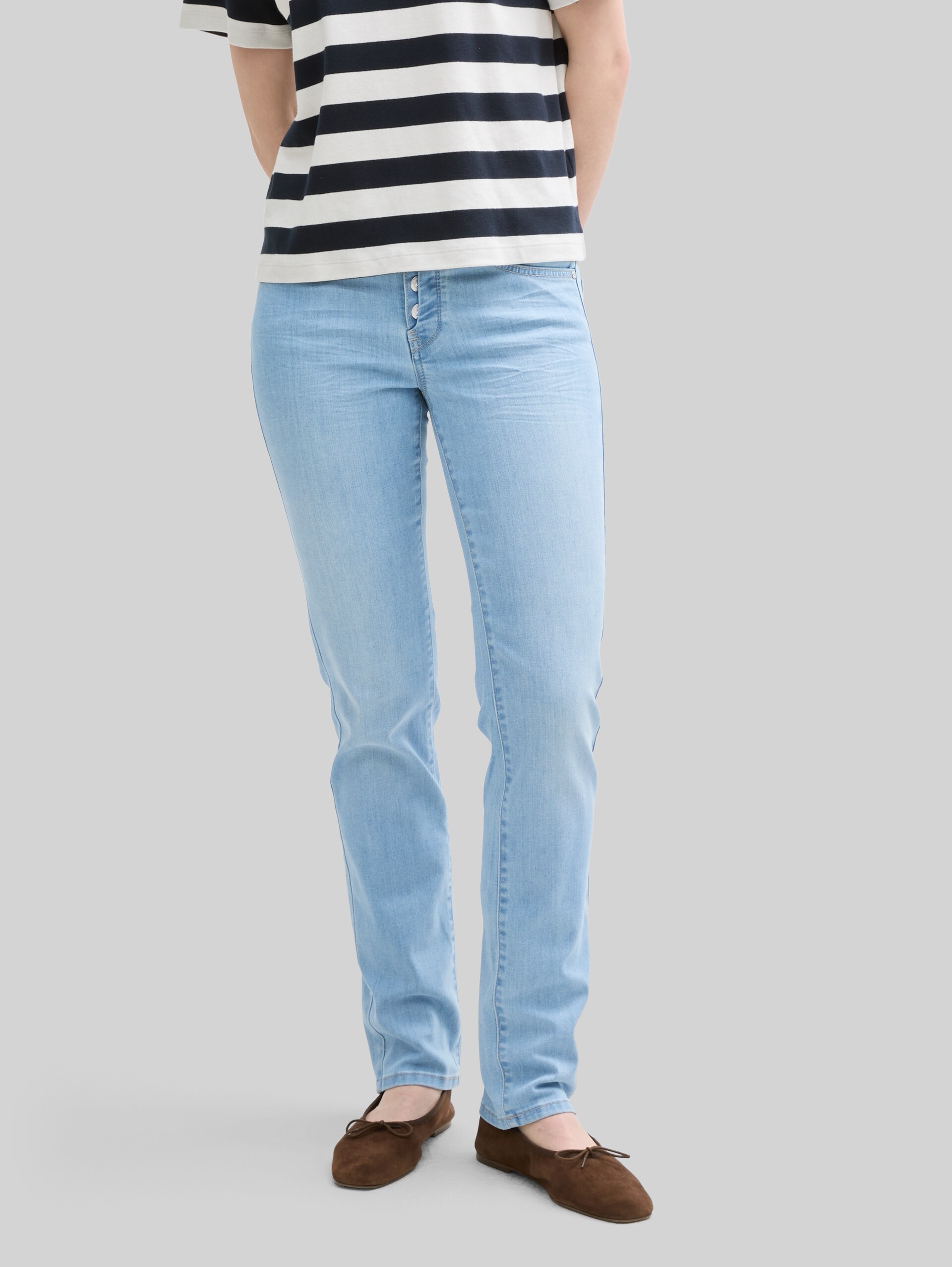 TTALEXA STRAIGHT Jeans - light stone wash denim - Ausschnitt Model-Vorderansicht